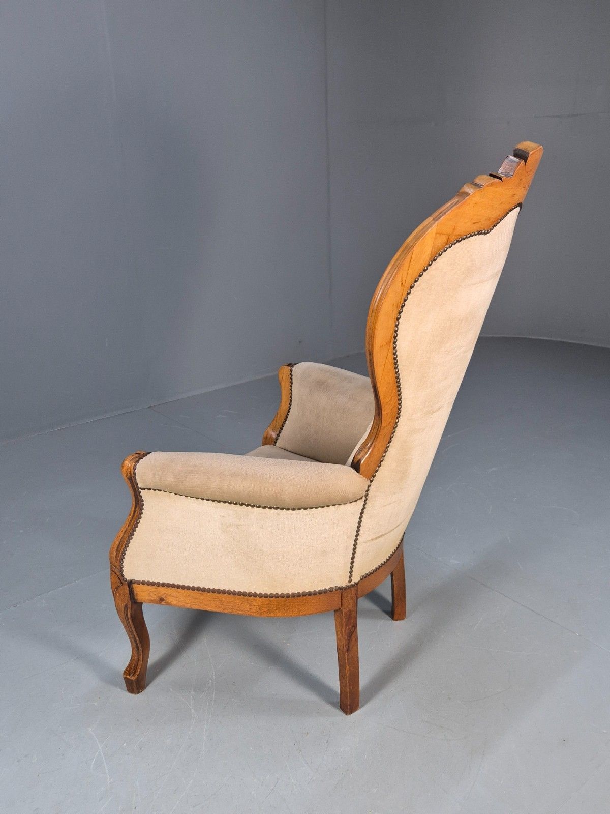 photo vinterior Vintage Rococo Style Balloon Back Lounge Chair 1970s Retro Beige Eb9212 Vcar