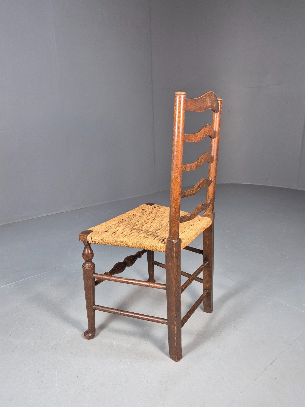 photo furniture Vintage Oak And Rush Seated Dining Chair 19th Century Ladderback Eb9205 Vdin