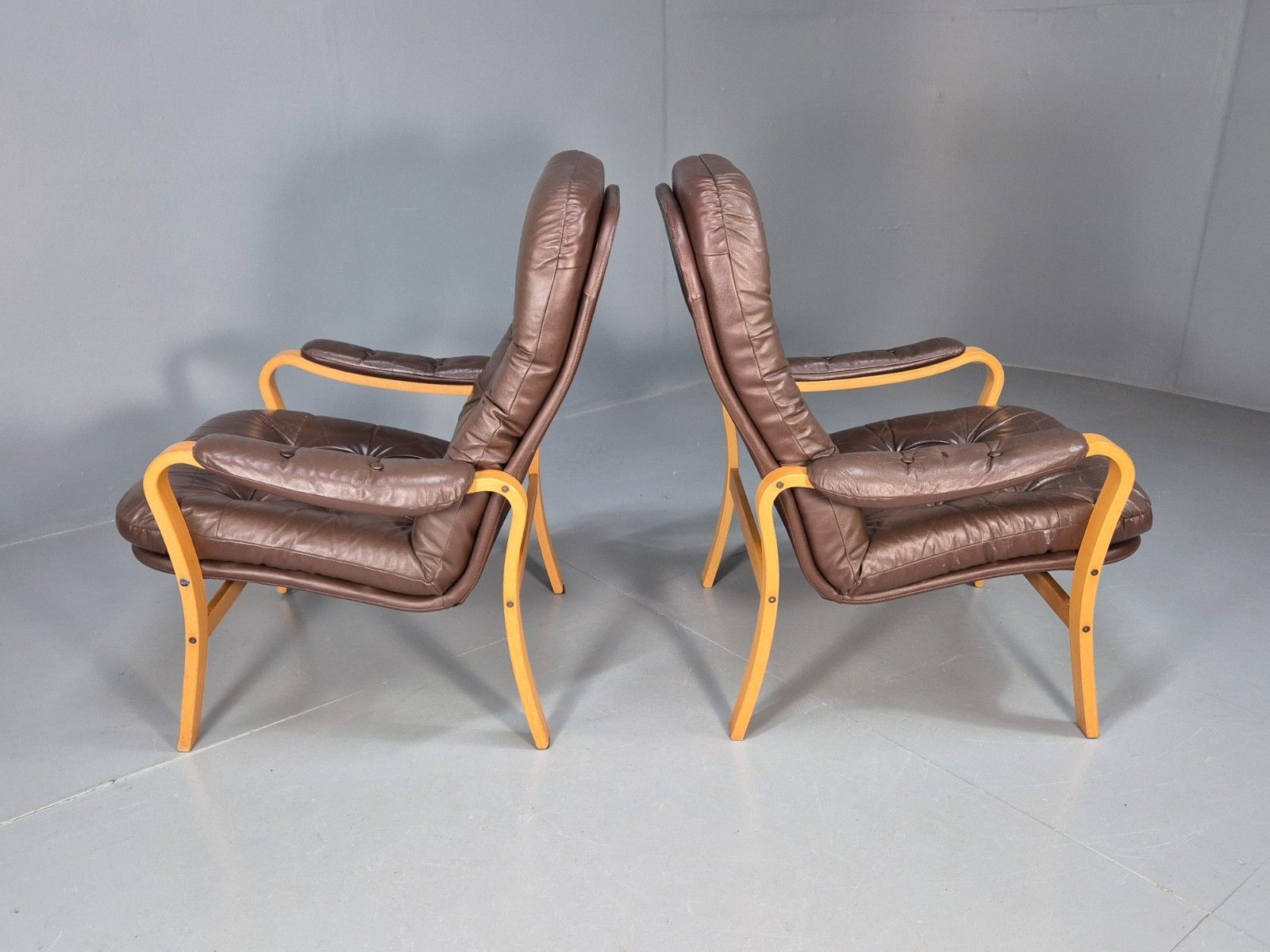 photo furniture 2 Vintage Danish Lounge Chairs Leather And Bentwood 1980s Retro Mcm Eb8690 Mben