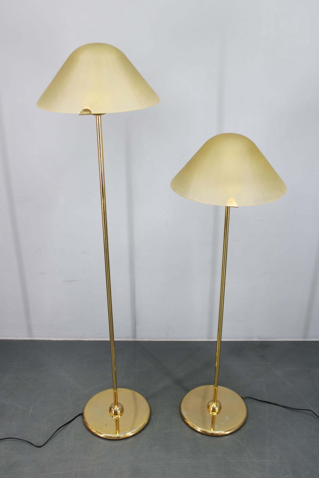 Paar Vloerlampen Van Veart Murano In Messing Afwerking, Italië, Jaren 1980 photo furniture