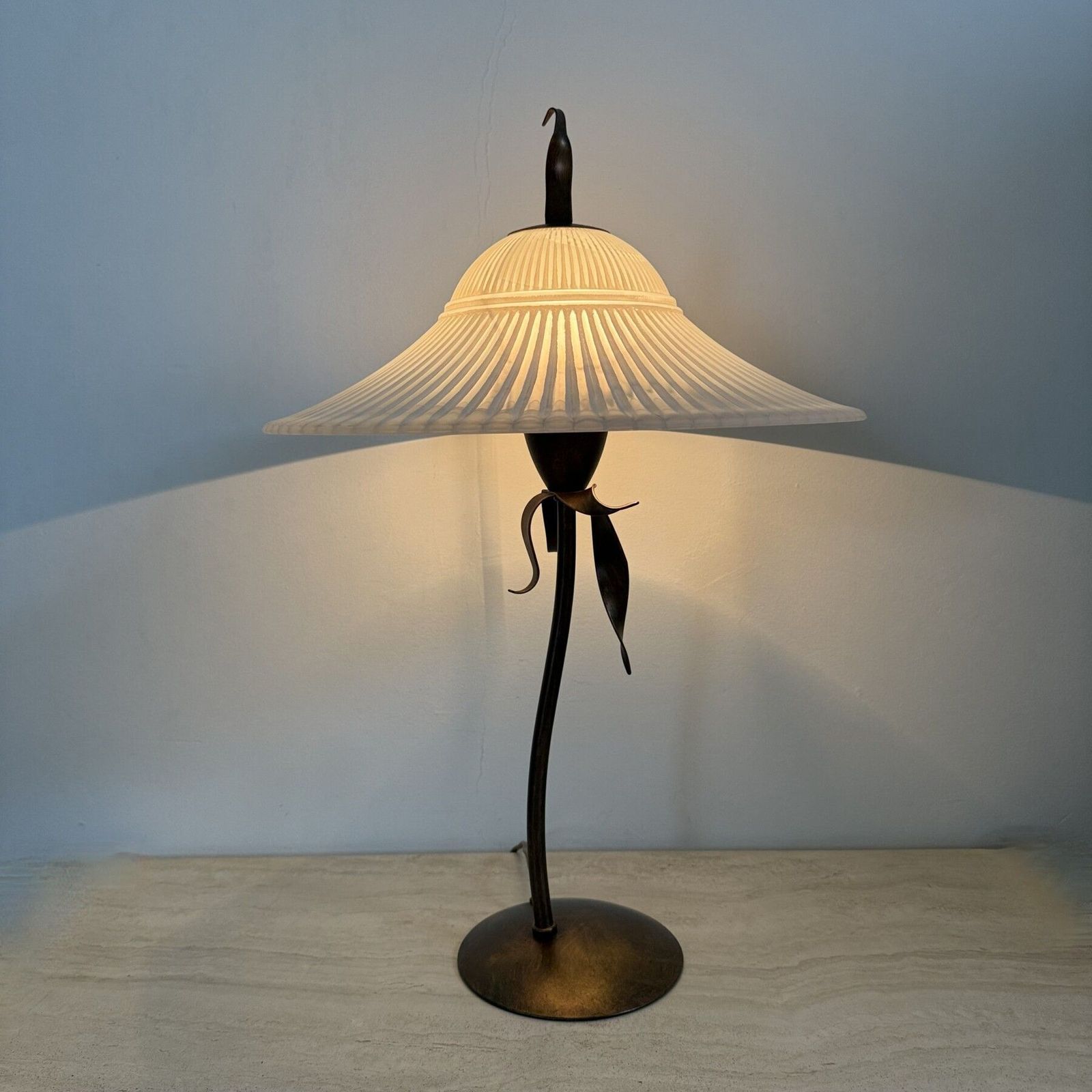 photo furniture Postmodern Massive Belgium Tafellamp, Jaren 1980