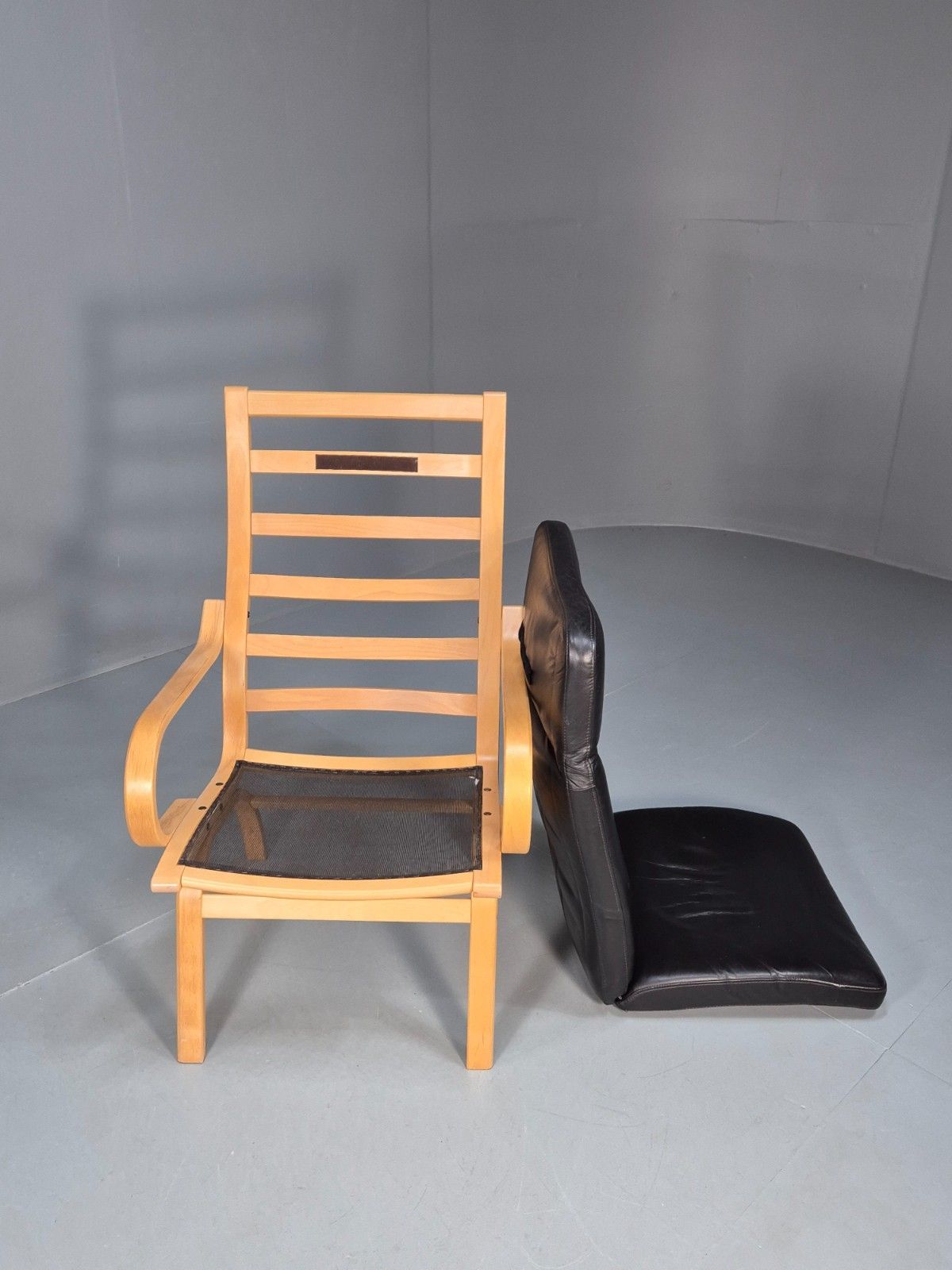photo vinterior Danish Black Leather Bentwood Armchair Stouby Style Beech Frame  Eb10299 Mben