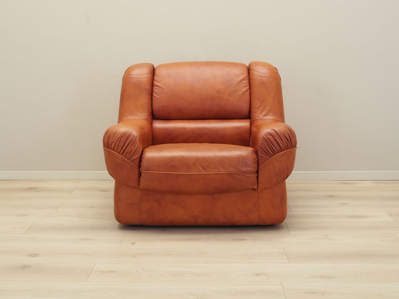 Orange Armchair, Italian Design, 1970s, Manufacturer: Mimo Padova photo for sale