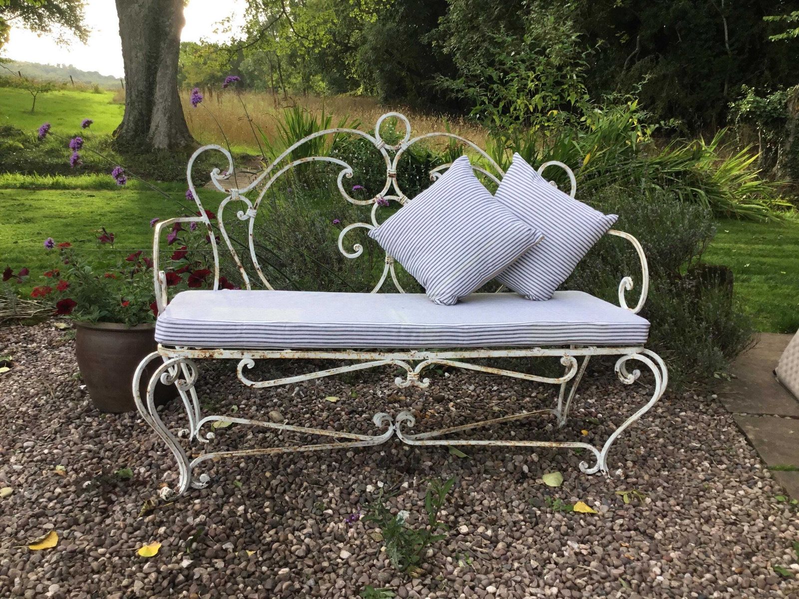 Stunning Vintage Decorative Garden/Conservatory Bench photo vinterior