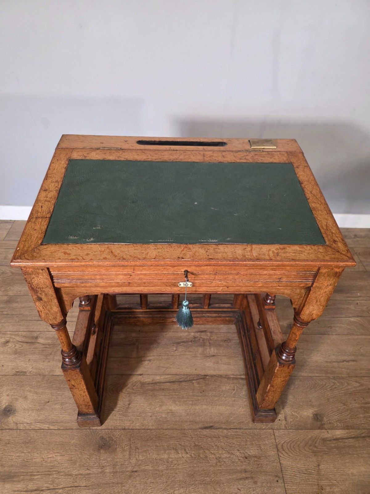 photo vintage Antique 1890s Clarks Desk Made By Simpsons Of Kendall For The Town Hall