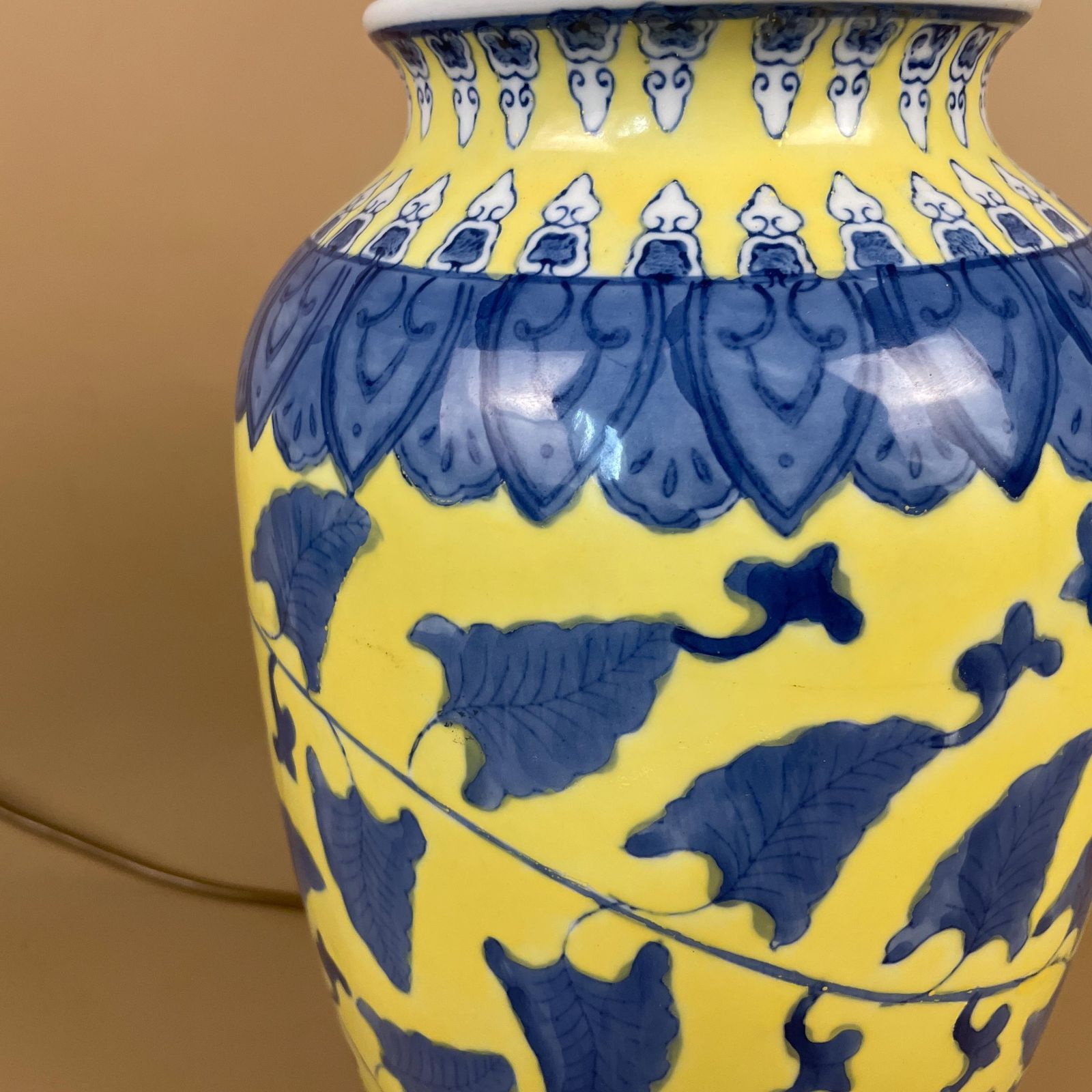 Antique Oriental Ceramic Lamp Light Bedside Table Chinese Decor Porcelain Ginger Jar Vase Hand Painted Floral Pattern Wood Blue Yellow photo Lighting