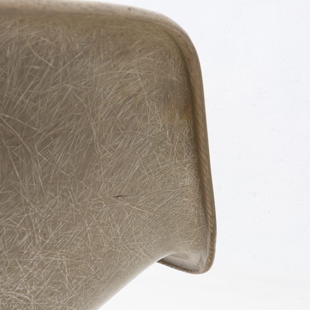 photo furniture Paw Swivel Base Armchair By Charles & Ray Eames For Zenith Plastics, 1940s