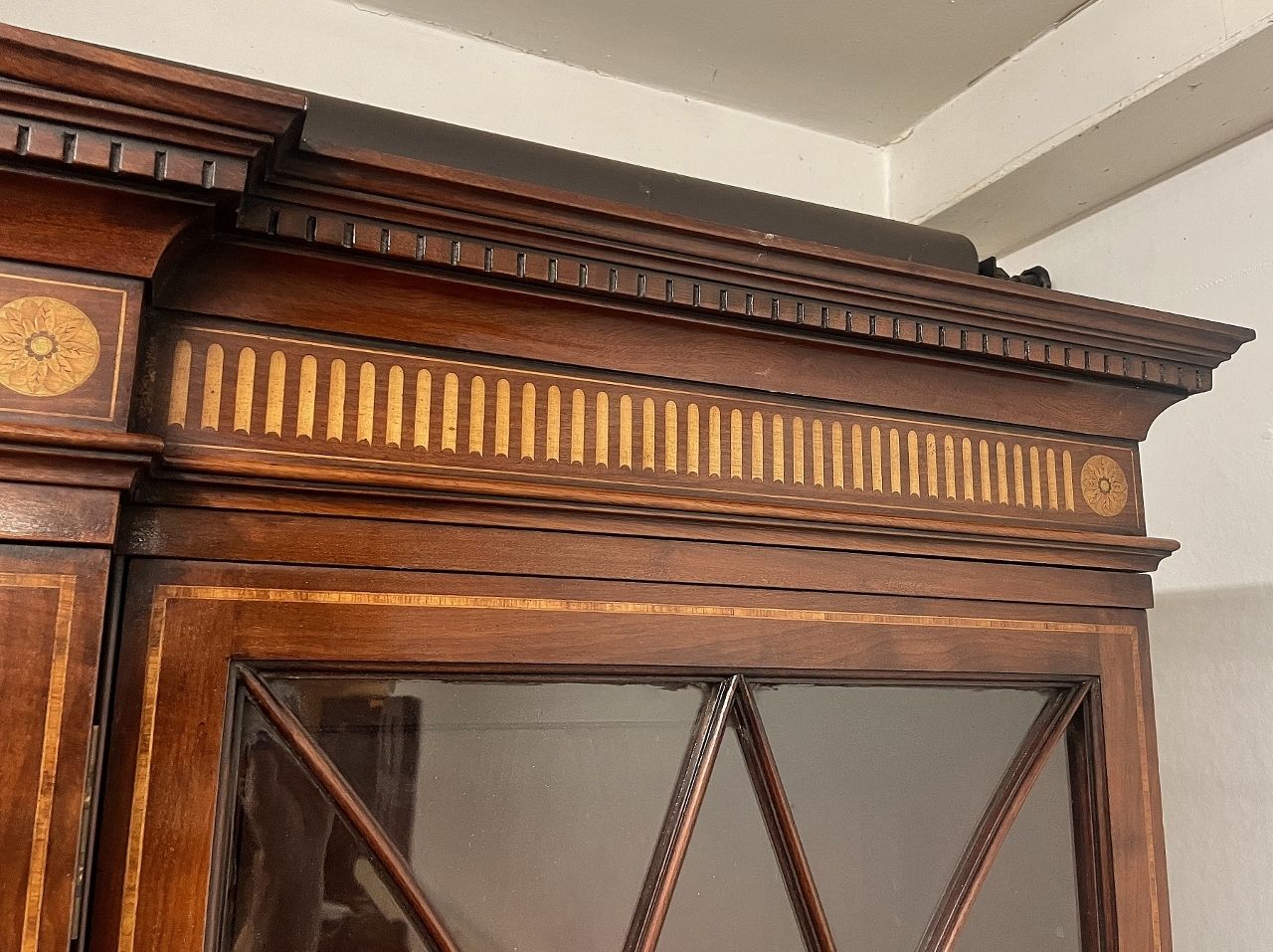 photo furniture 19th Century Inlaid Mahogany Breakfront Bookcase