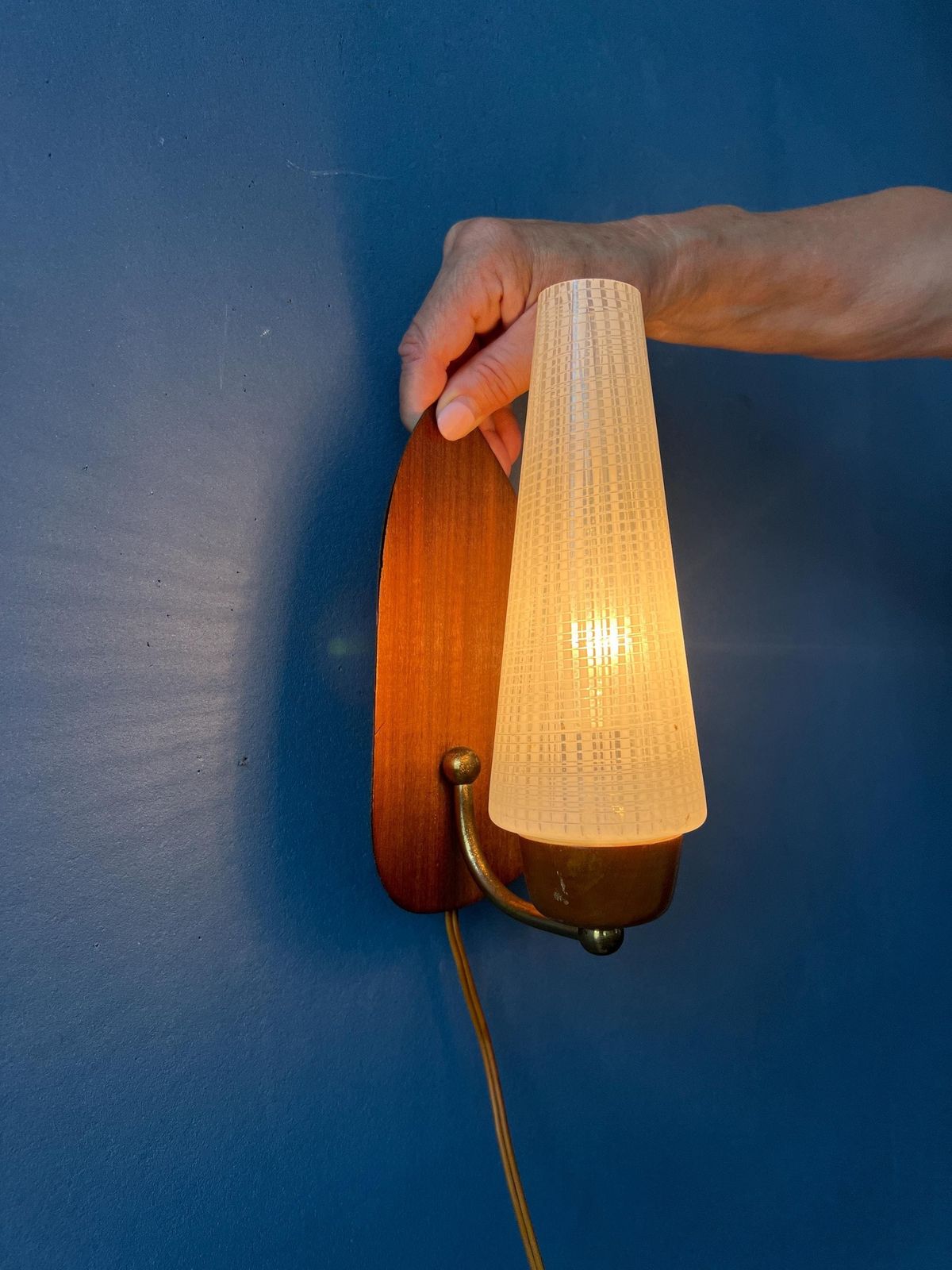 Mid Century Scandinavische Glazen Wandlamp photo for sale