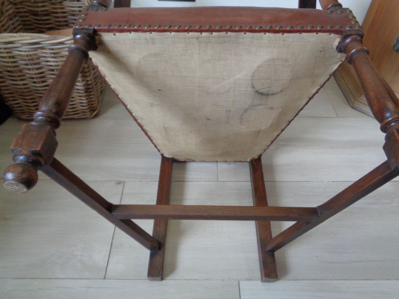 photo furniture 1930's Oak & Brown Leather Armchair