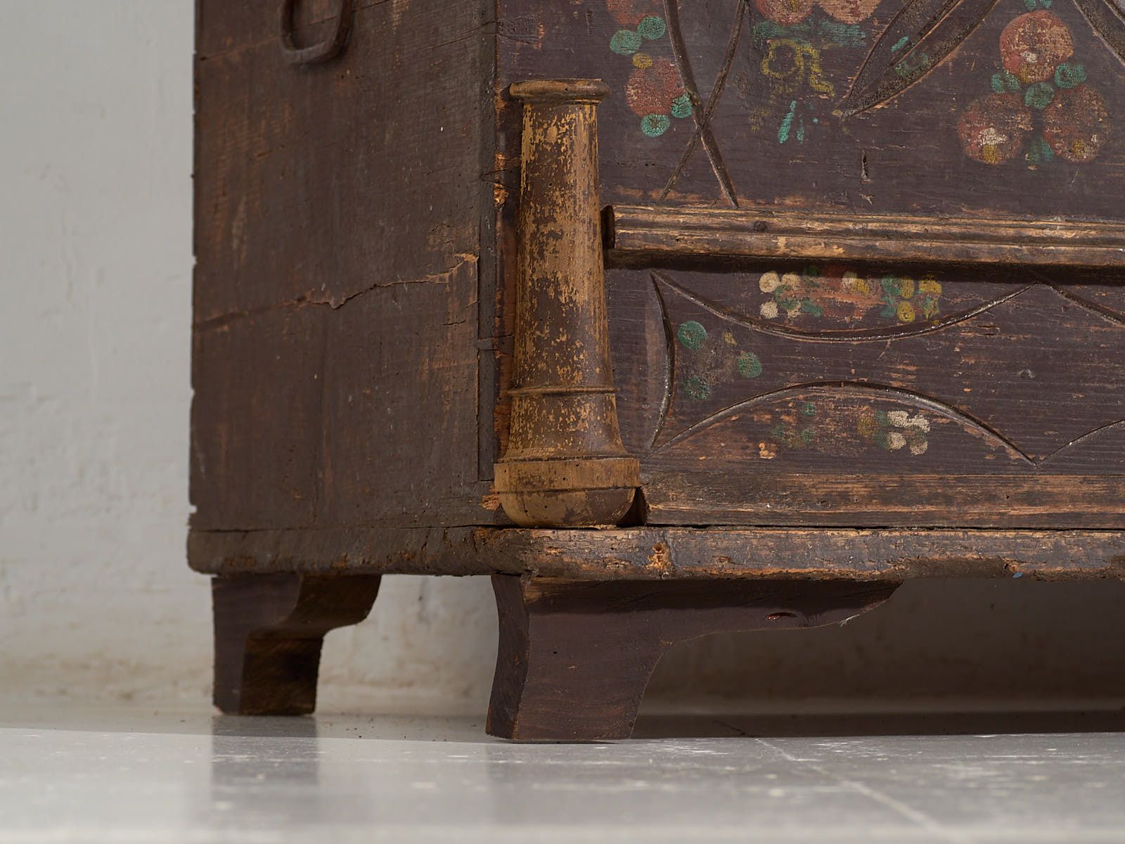 Antique Bridal Chest With Carved Vegetal Decoration photo furniture