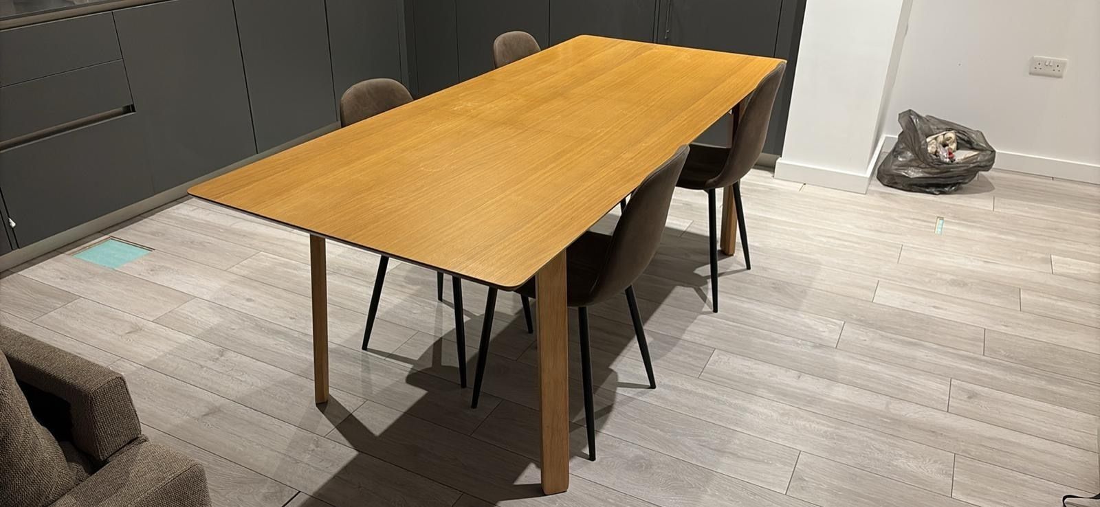 Lovely Table (Only Used For One Year) And 4 Chairs: Condition As In Pictures