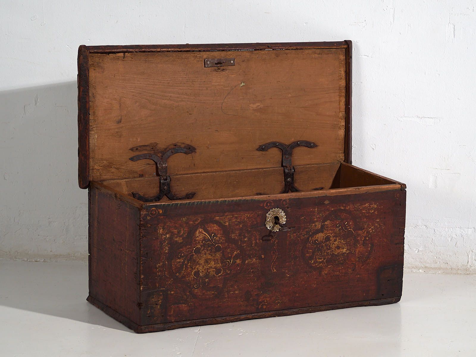 Antique Chest Painted With Floral Motifs And Iron Lock (C.1820) #47 photo Furniture
