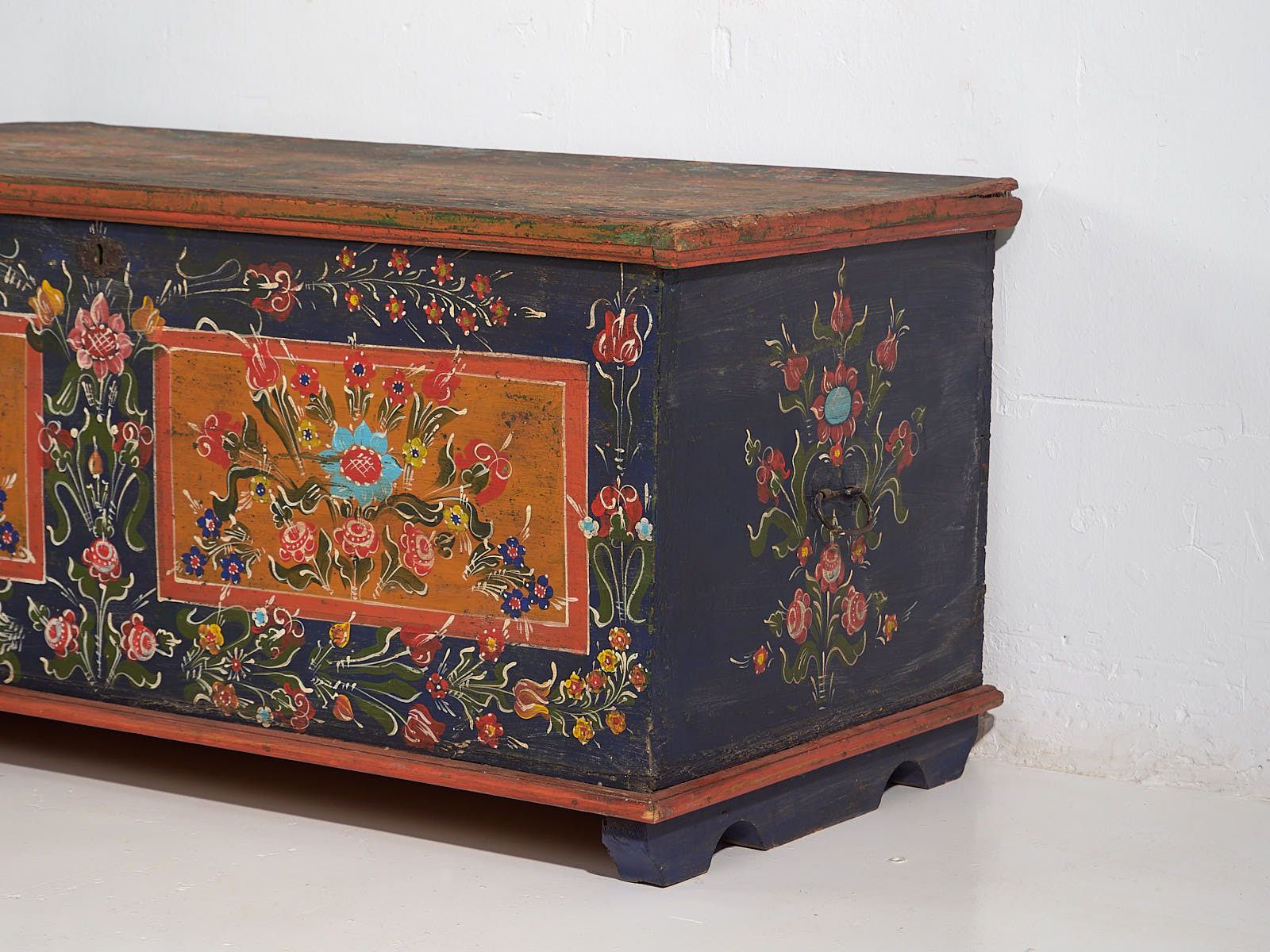 photo furniture Antique Trunk With Floral Motifs (C.1870) #67