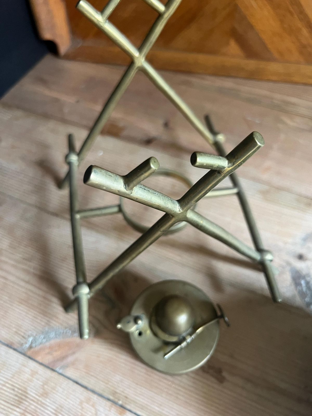 photo furniture Antique Embossed Brass Tipping Kettle With Original Stand And Spirit Burner. William Soutter Brass Spirit Kettle With Stand. Unpolished.