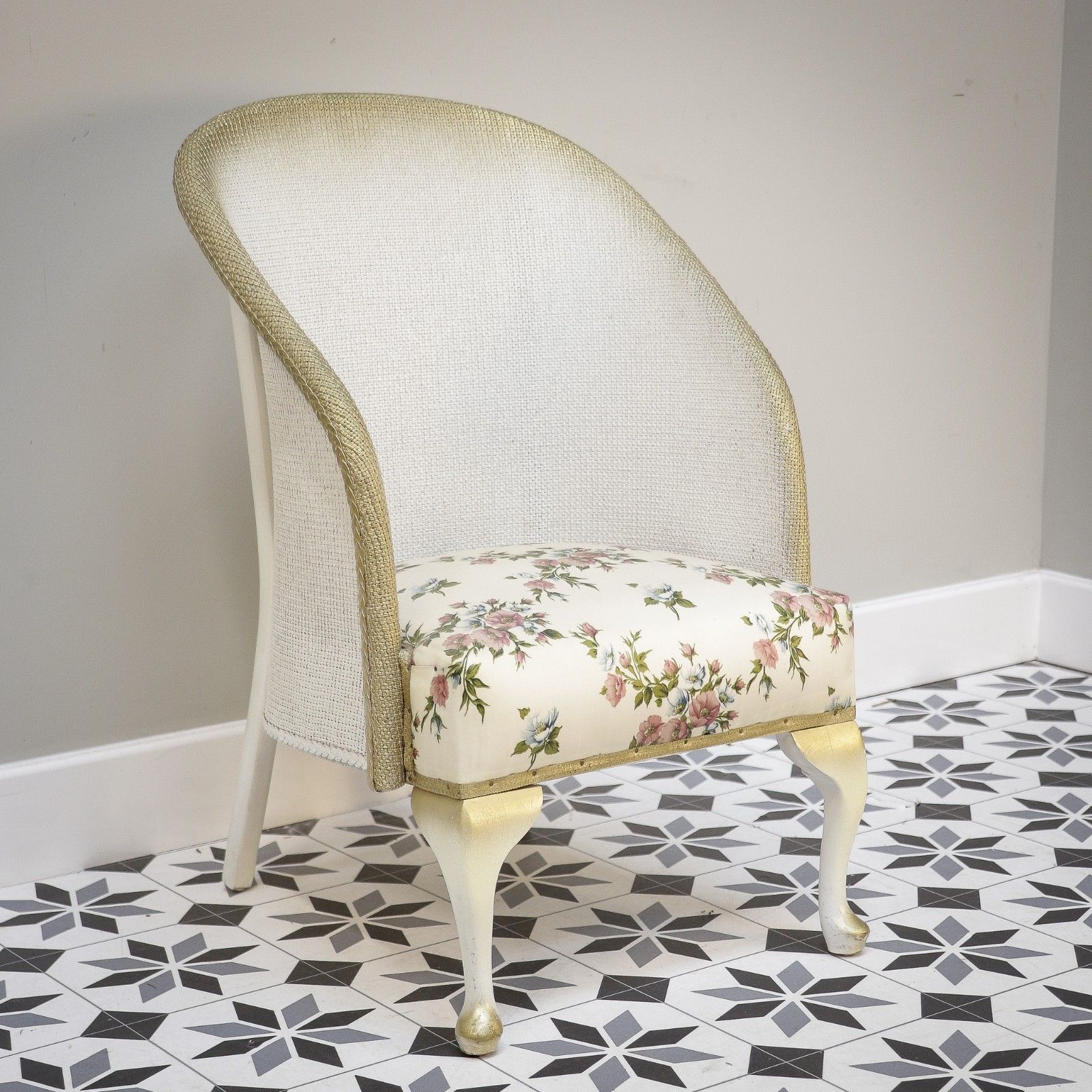 photo vintage Lloyd Loom Ottoman Bedside Table And Chair Matching Set In White And Gold