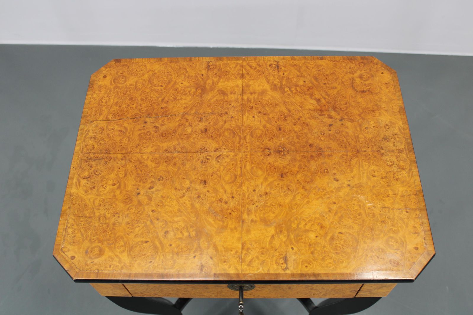 Meubels 19e Eeuwse Biedermeier Naaitable, Oostenrijk photo