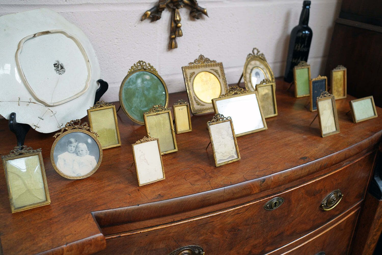 A Large Collection Of Seventeen Late Victorian & Edwardian Gilt Metal Photograph Frames C.1900 photo 1880.0