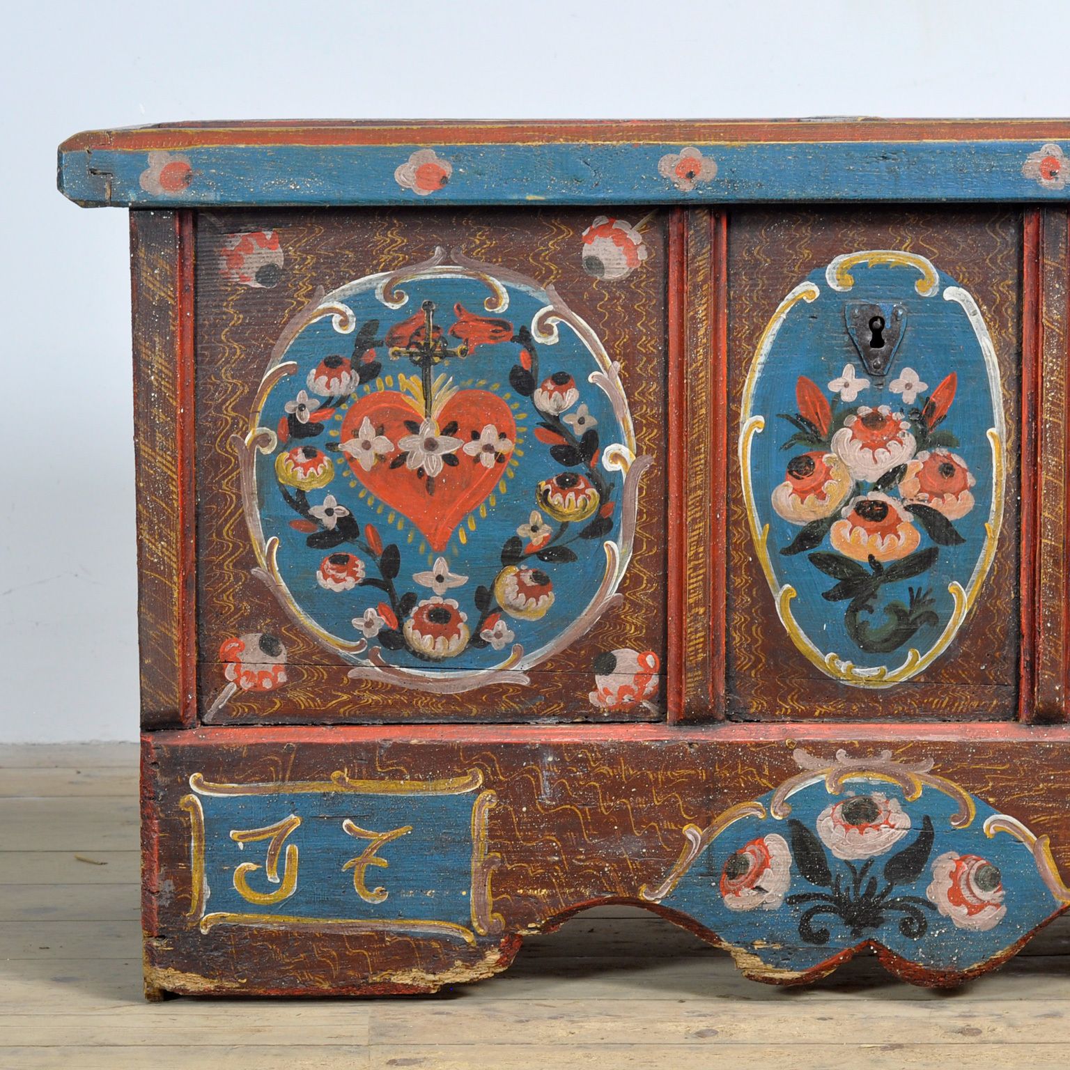 photo vinterior Folk Art Wedding Chest, Dated 1718
