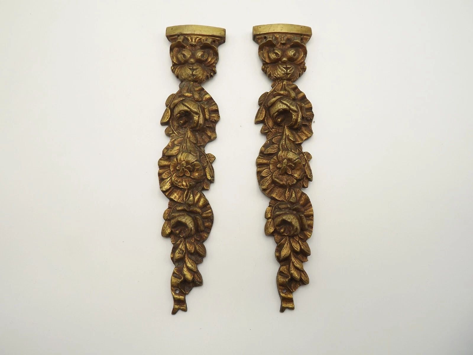 Paire d'appliques de mobilier d'époque en bronze français, décor floral et feuillage photo furniture