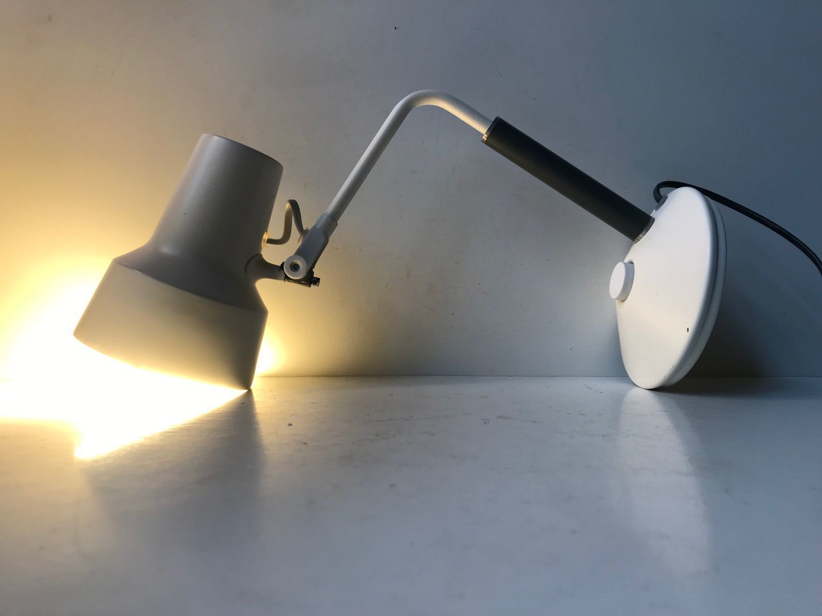 Mid Century Witte Bureau  Of Wandlamp Van Jac Jacobsen Voor Luxo, Jaren 1960 photo vinterior