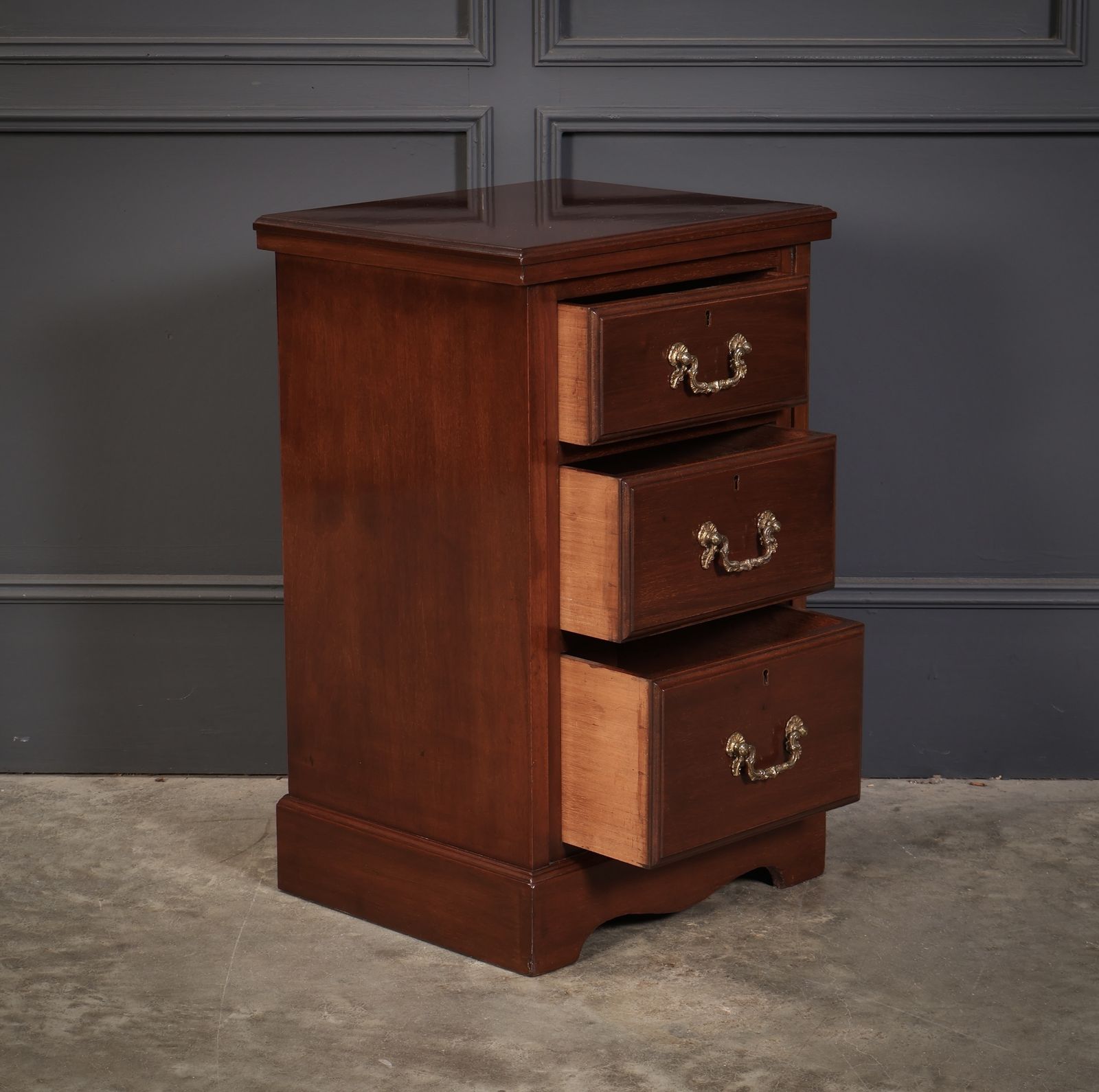 Pair Of Mahogany Bedside Chests photo 1265.0