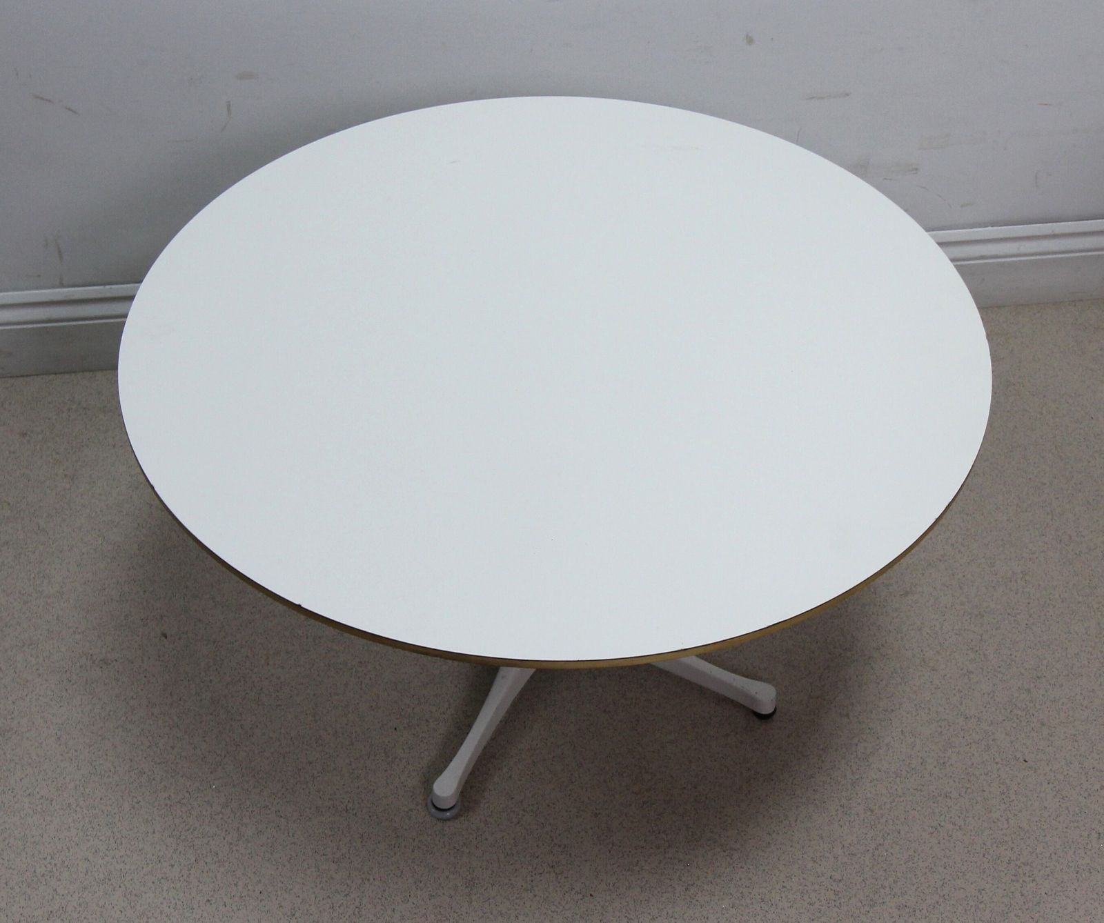 A Vitra Round White Pedestal Coffee Side Table By George Nelson photo 445.0
