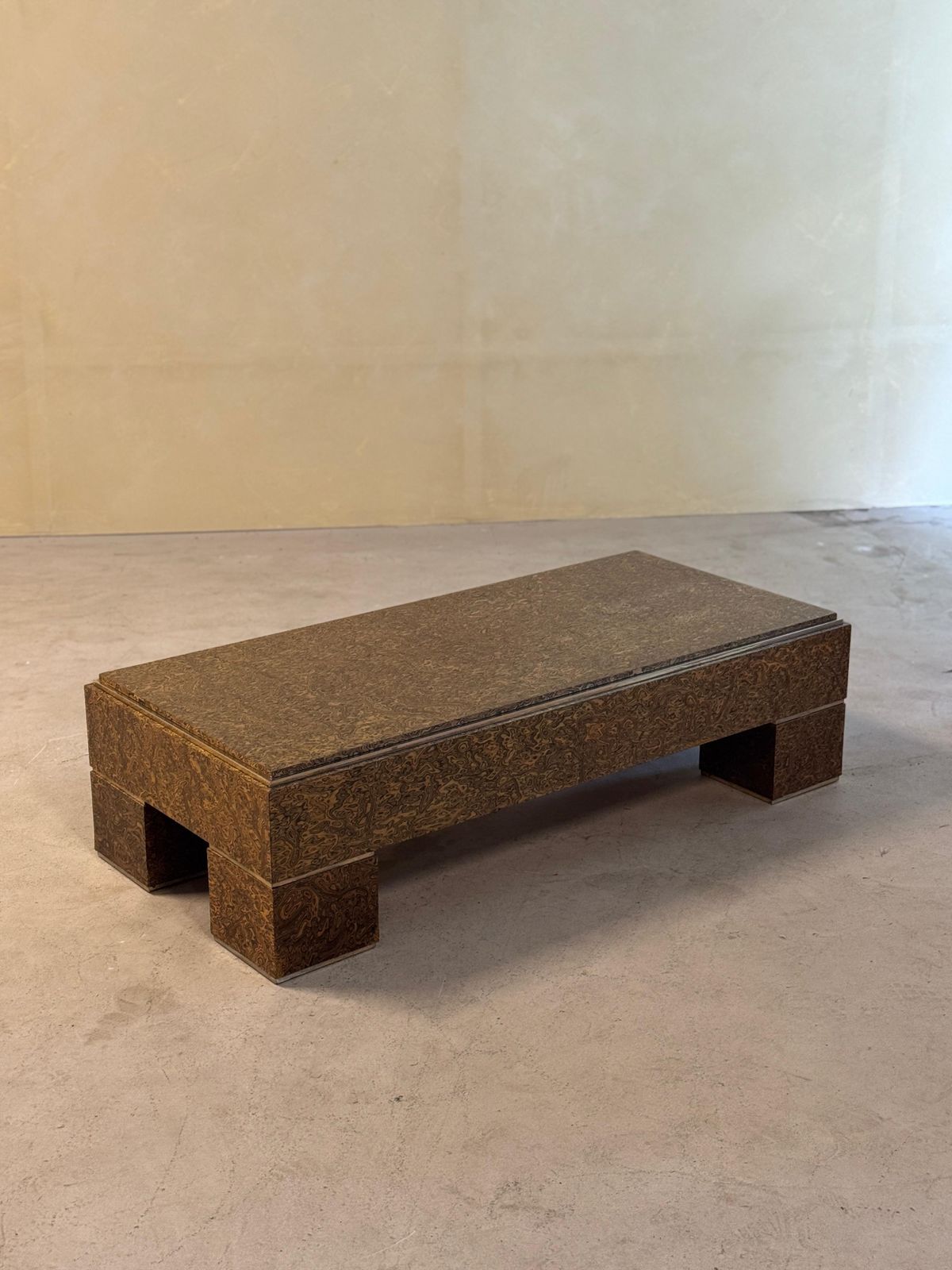 photo furniture Italiaanse Mid Century Salontafel Met Messing En Exotisch Fineer