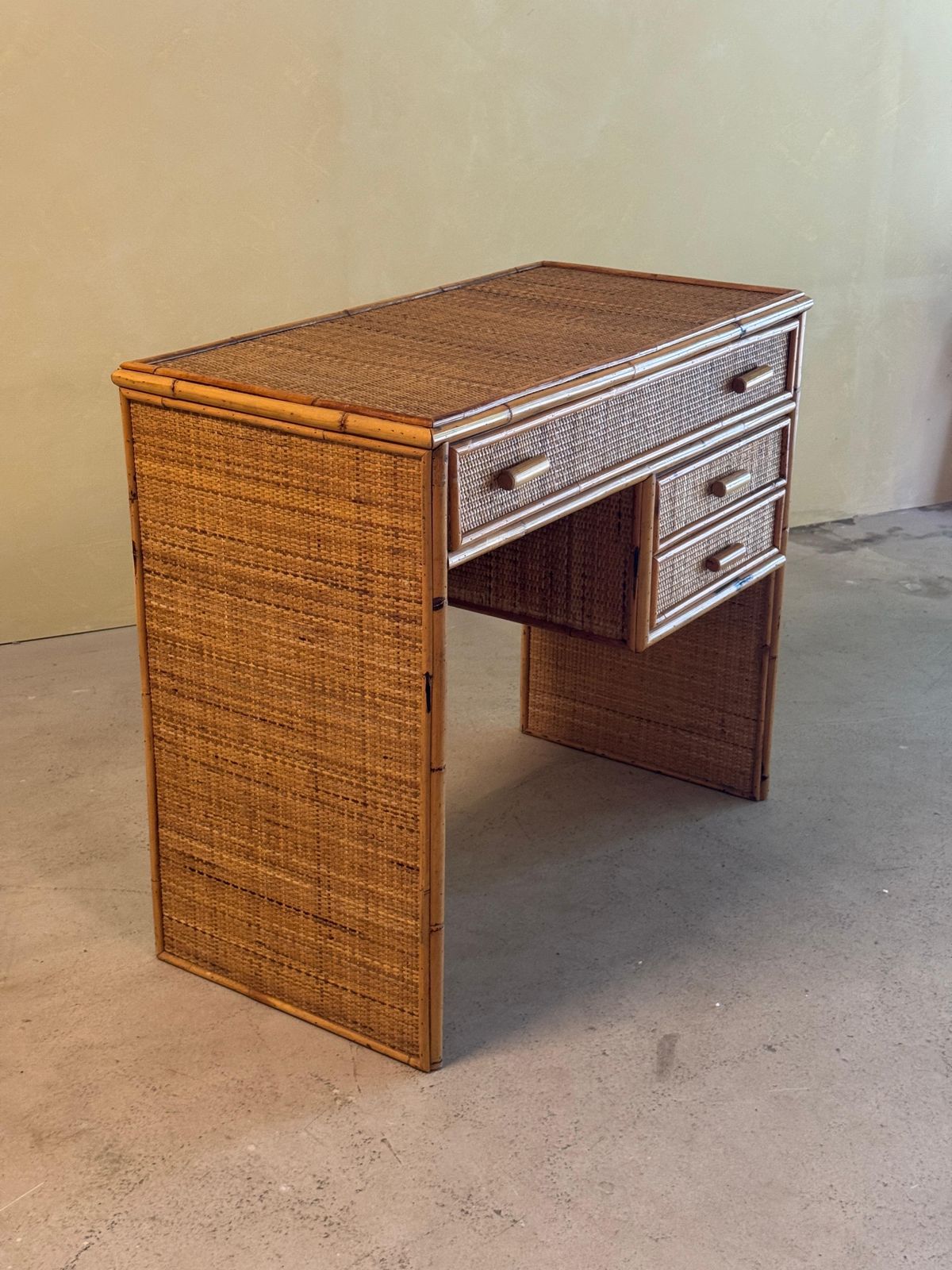 Mid Century Bureau Van Bamboe En Rotan, Jaren 1970 photo buy