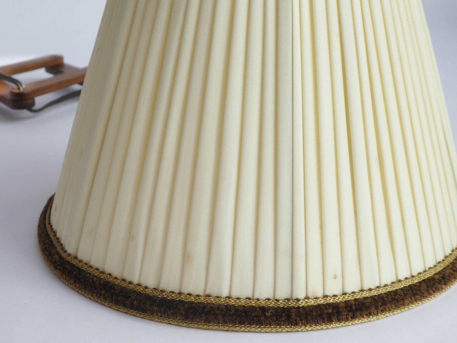 Vintage Extra Long Wooden Accordion Lamp, Scandinavian Scissor Extendable Light With Beige Pleaded Fabric Shade photo Lighting