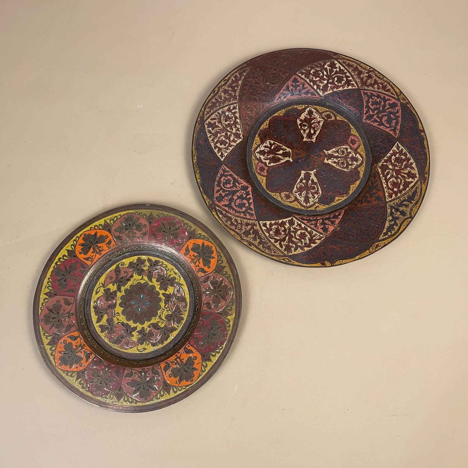 Set Of 2 Antique Metal Gold Indian Patterned Brass Tray 24.5cm Plate Handmade Etched Intricate Decorative Patterned Wall Art Round Vintage