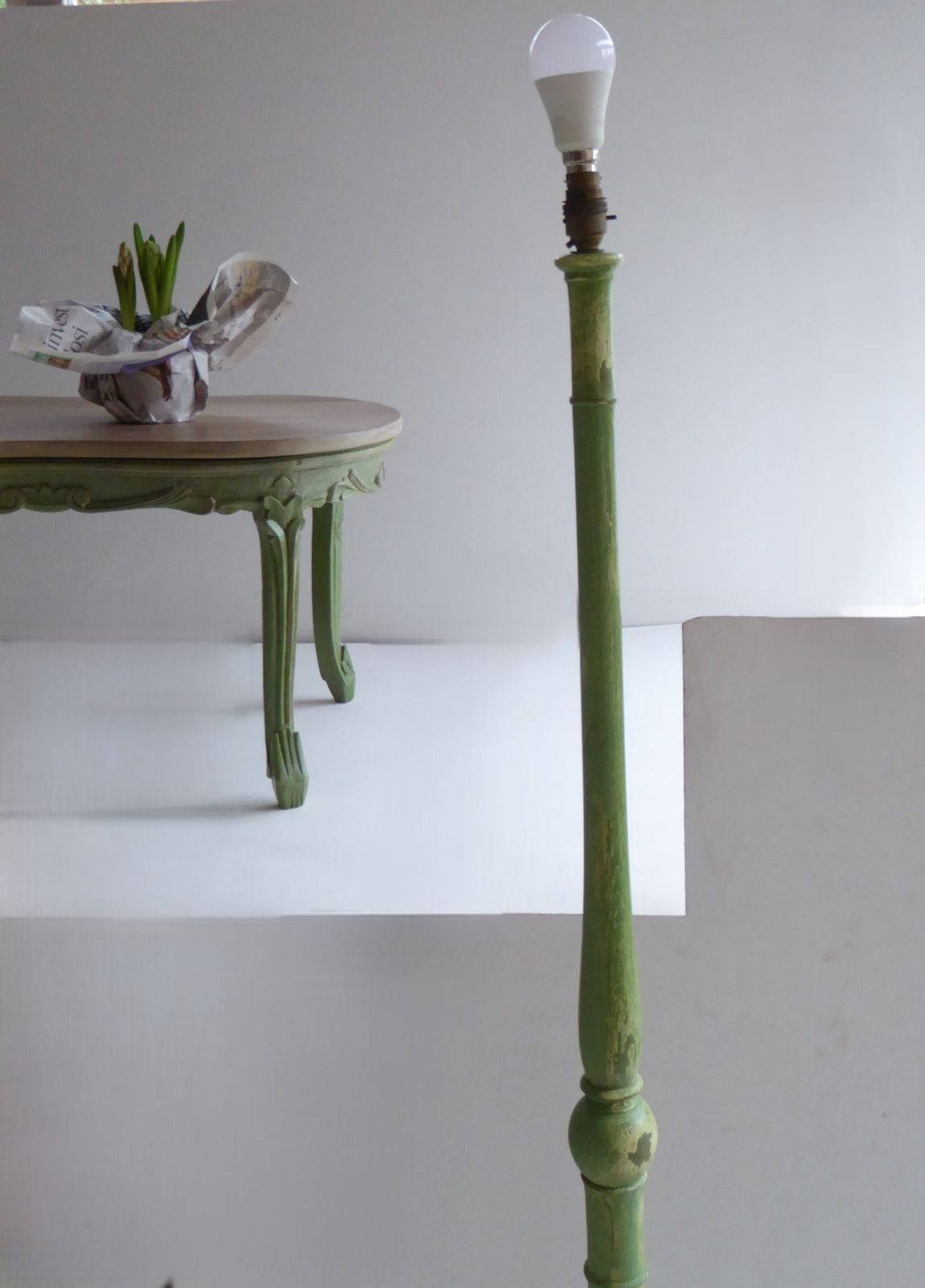 photo vintage Ornate Vintage Paintead Green Multi Function Solid Mahogany Top  Coffee Table