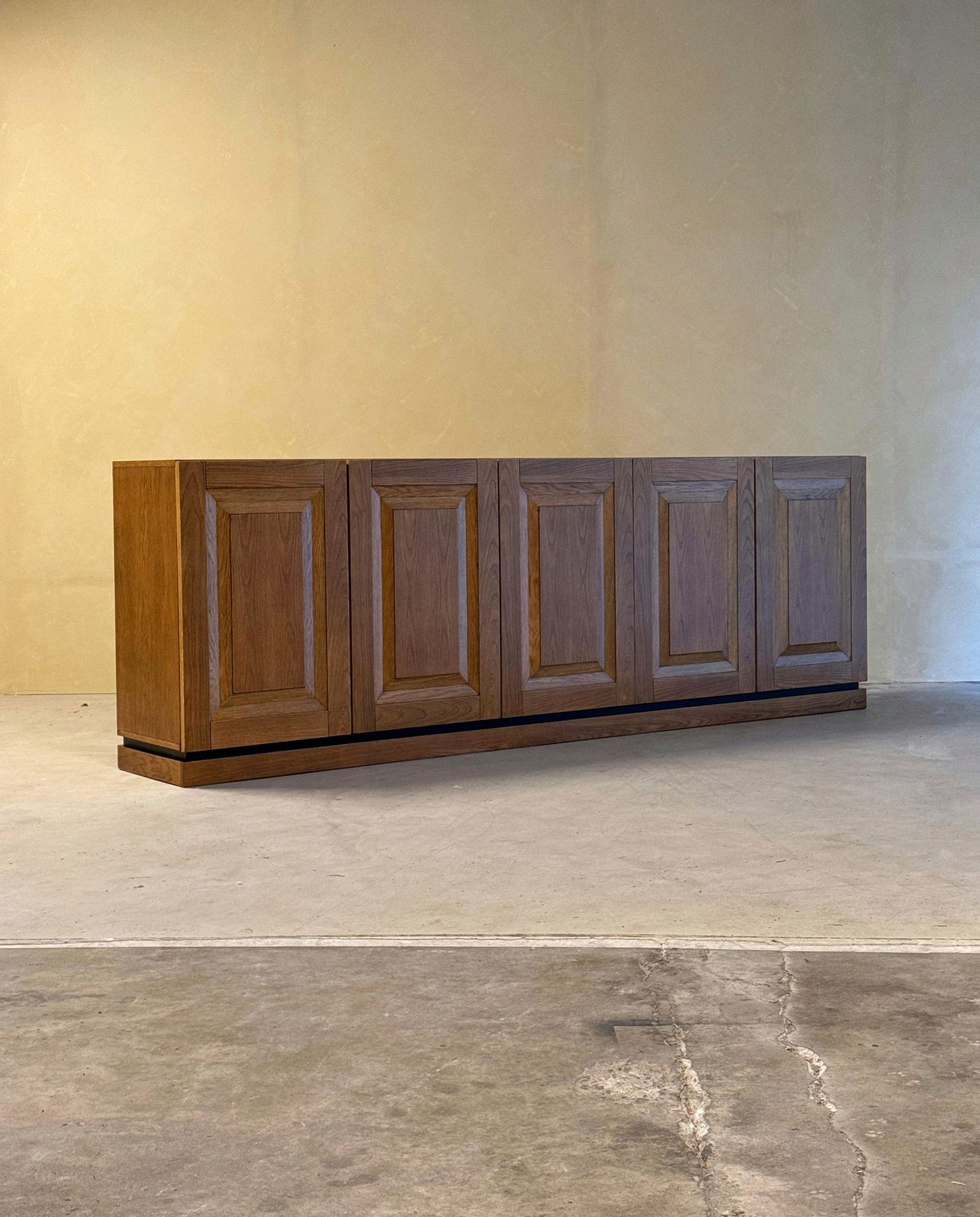 Grote Eiken Brutalistische Credenza, Midden 20e Eeuw
