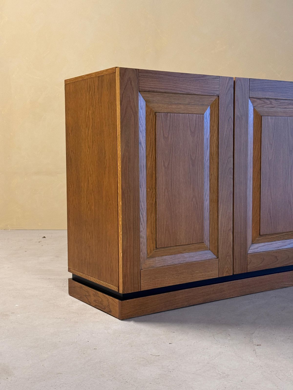 photo for sale Grote Eiken Brutalistische Credenza, Midden 20e Eeuw