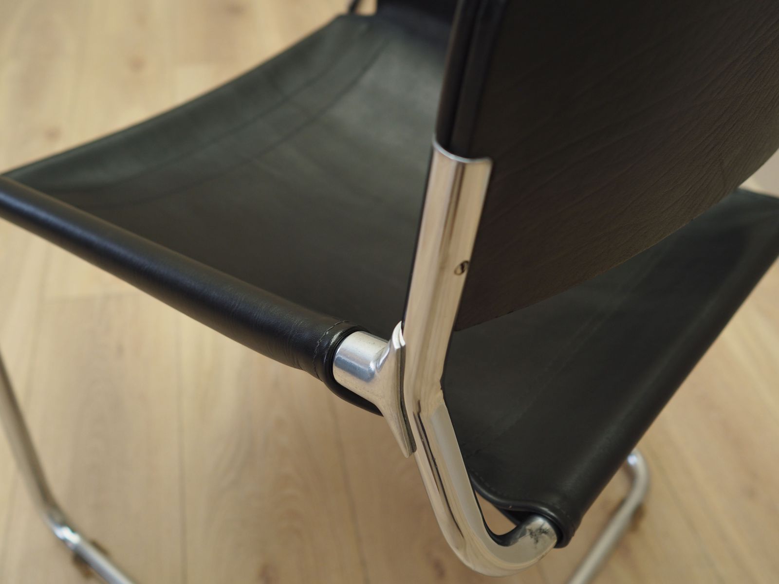 photo vinterior Leather Chair, Italian Design, 1970s, Production: Italy