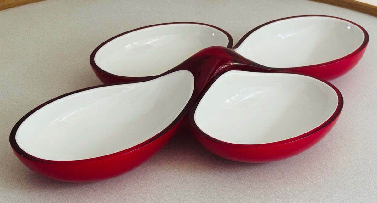 1980s Italian Guzzini Lab Interlocking Plastic Red & White Platter Dishes Inc Original Box photo for sale