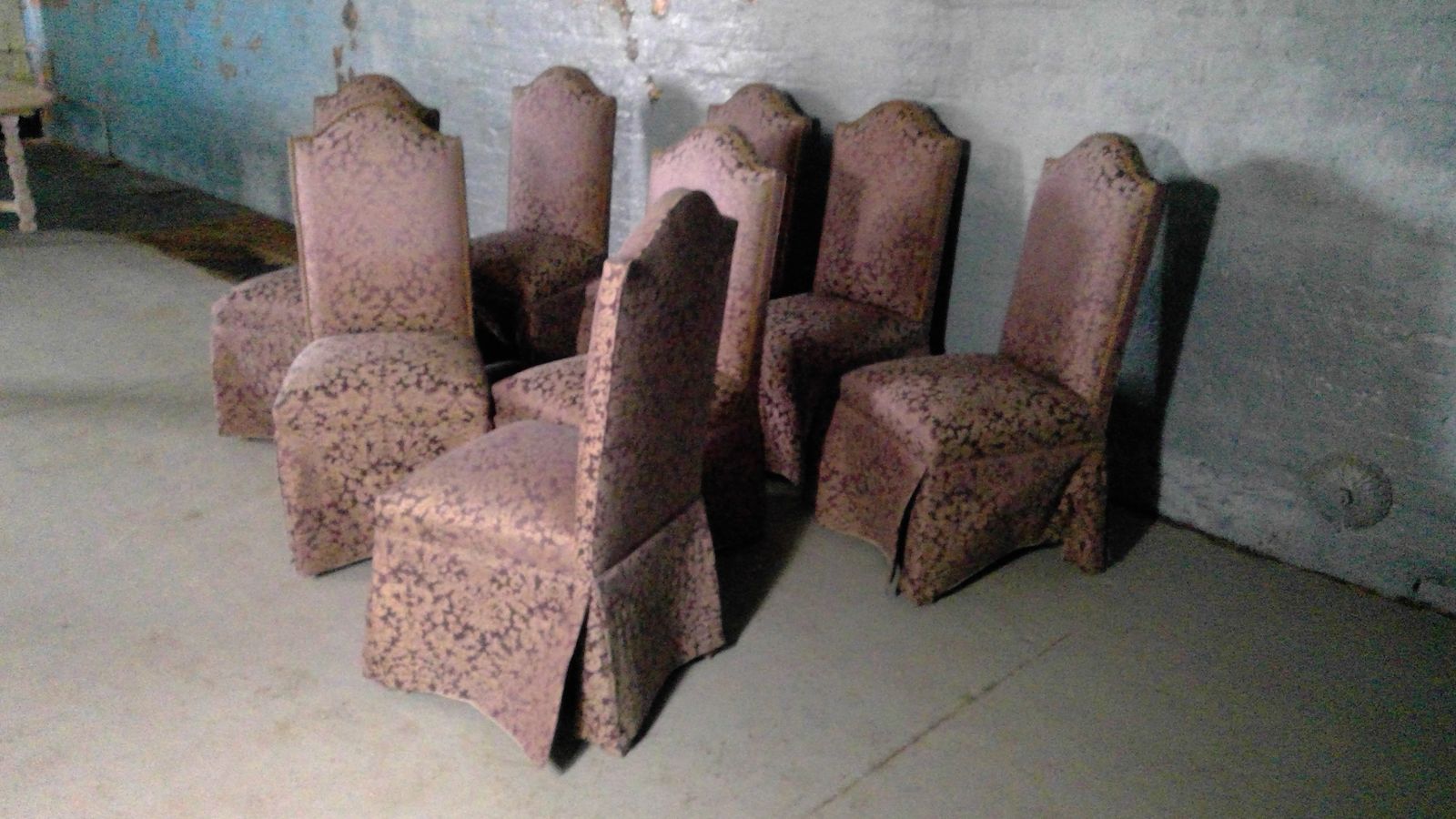 photo furniture A Set Of Eight Elegant Queen Anne Style Dining Chairs,
