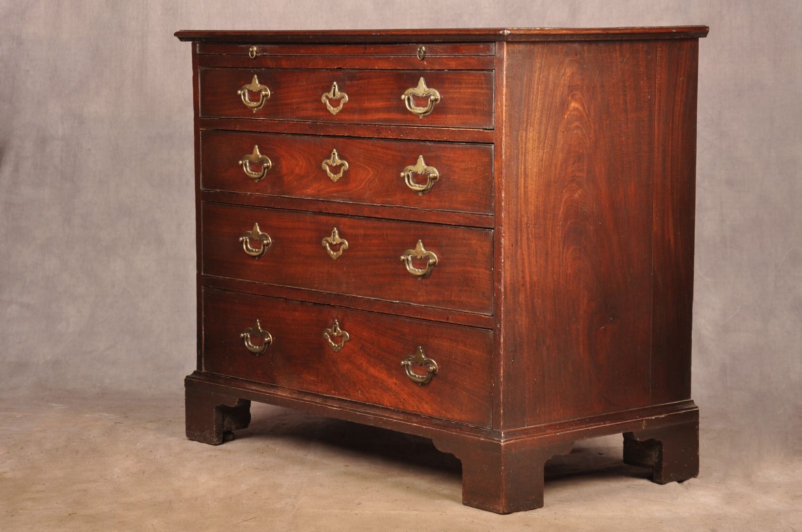 Very Fine Early 18th Century Mahogany Chest Of Drawers