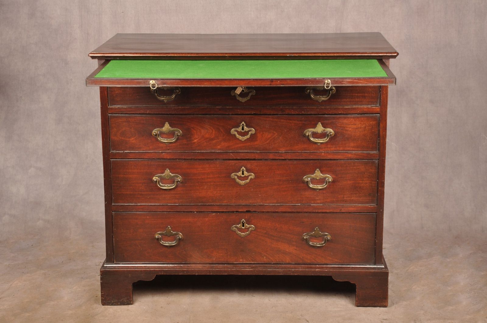 Very Fine Early 18th Century Mahogany Chest Of Drawers photo 4800.0