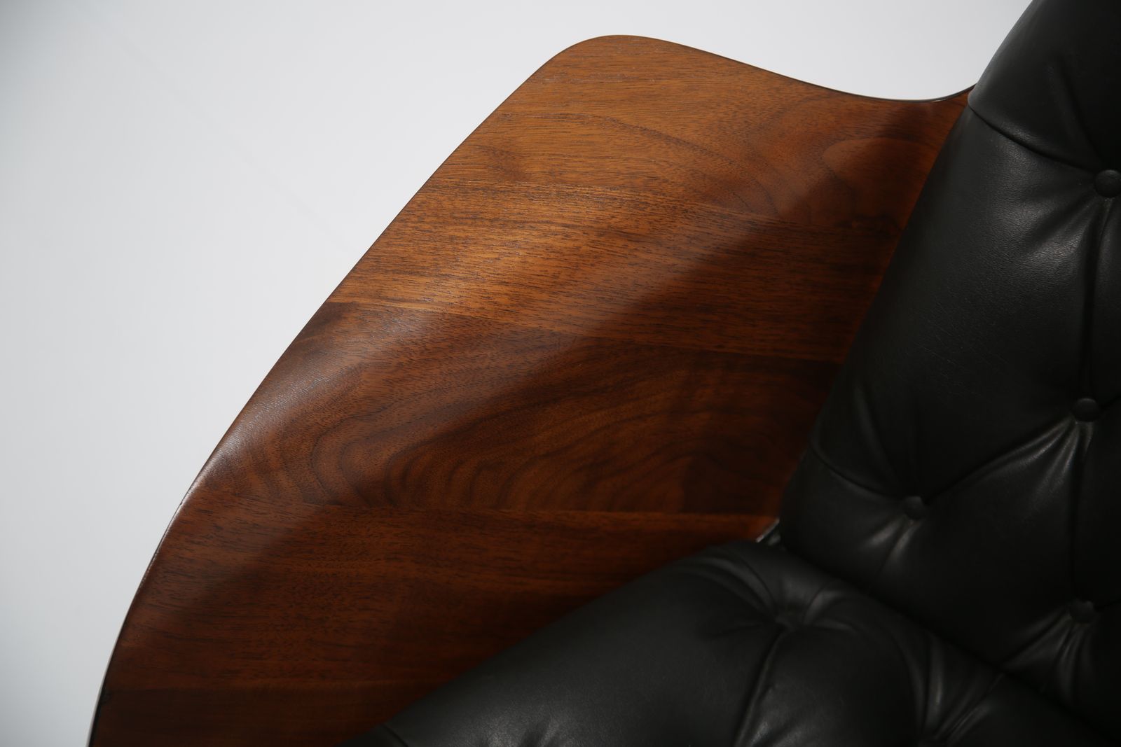 George Mulhauser For Plycraft: Iconic 'Mr. Chair' Lounge Chair In Sculpted Walnut & Black Leather, USA, 1960s photo 4295.0