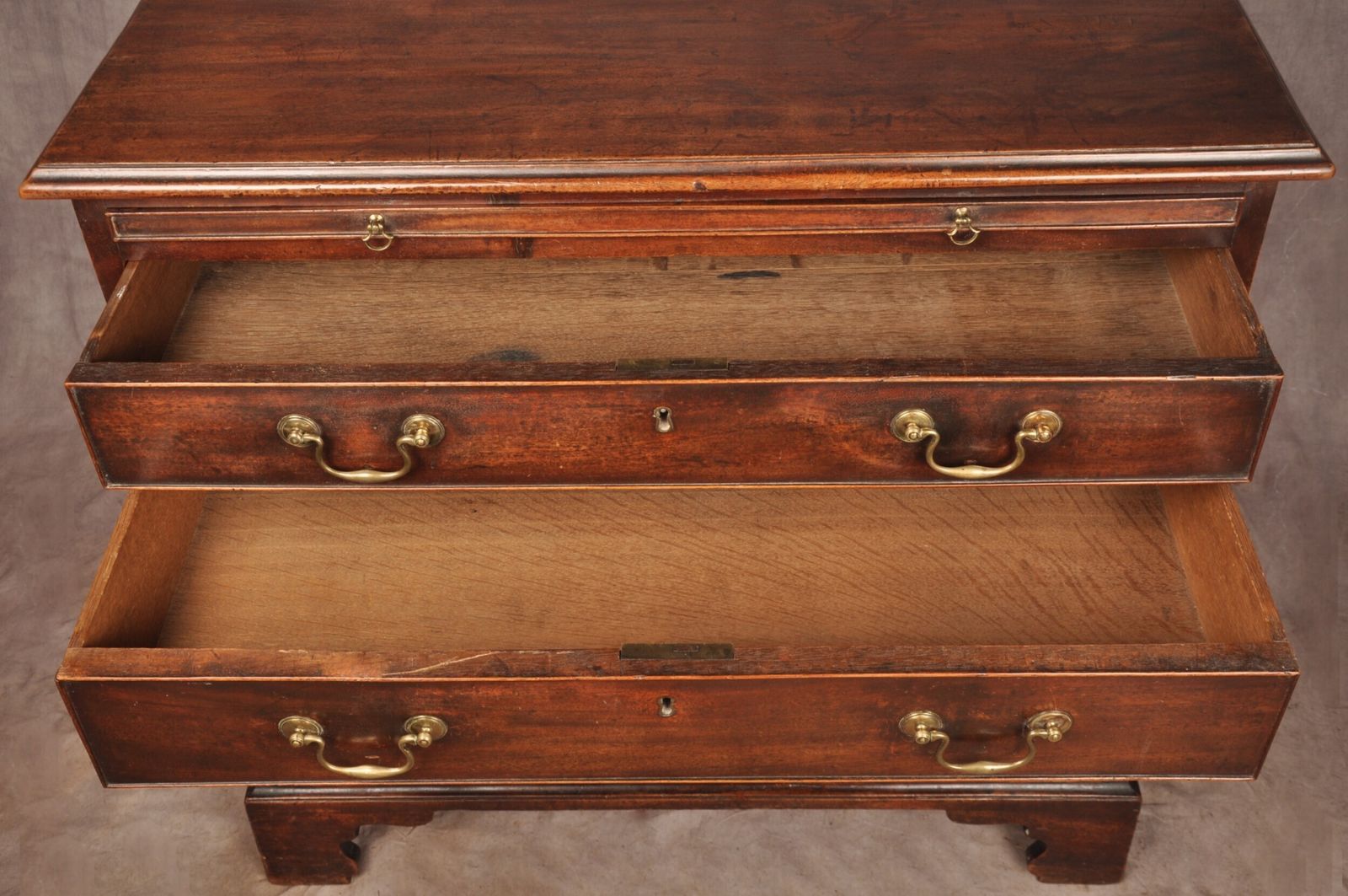 Furniture Fine 18th Century Mahogany Chest Of Drawers photo
