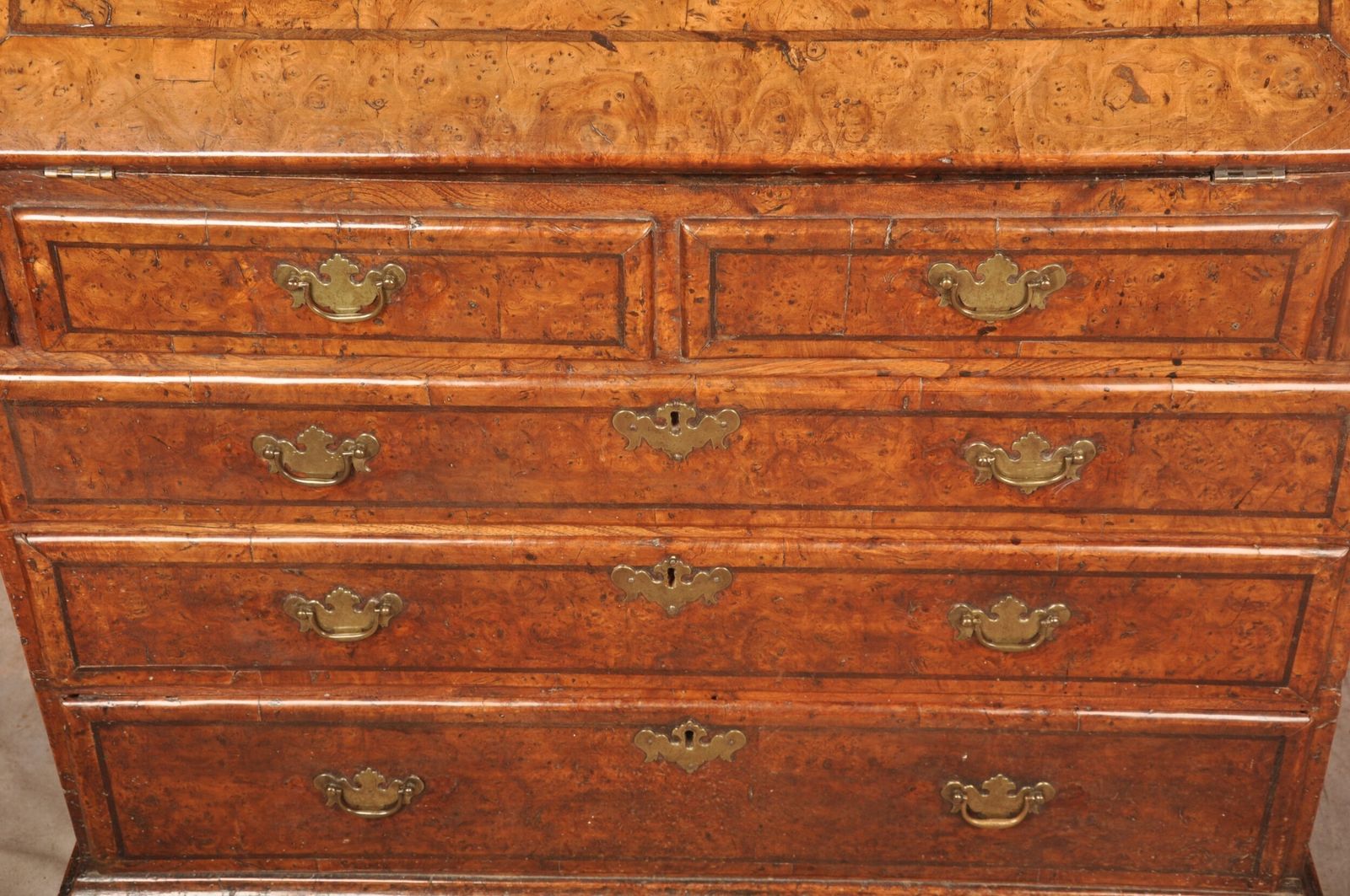 4500.0 Exceptional Early 18th Century Burr Elm Bureau photo