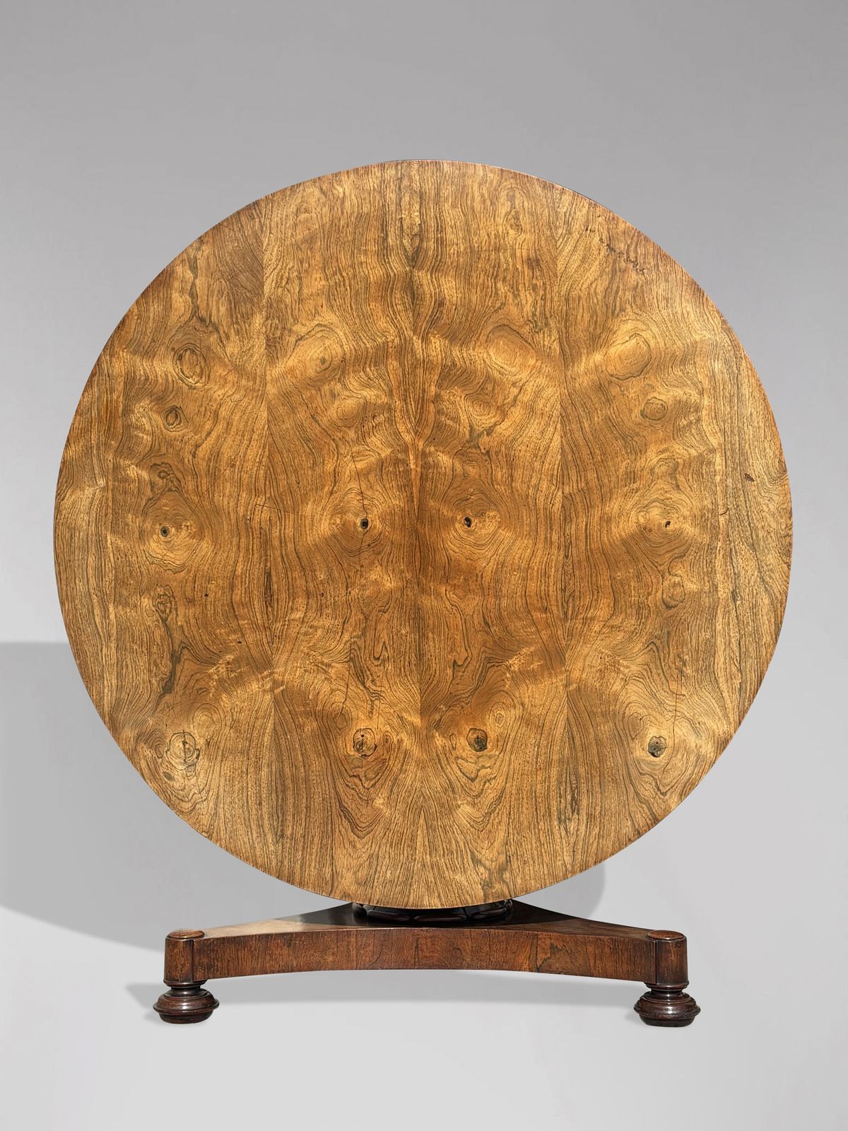 photo furniture Early 19th Century William IV Period Rosewood Centre Table