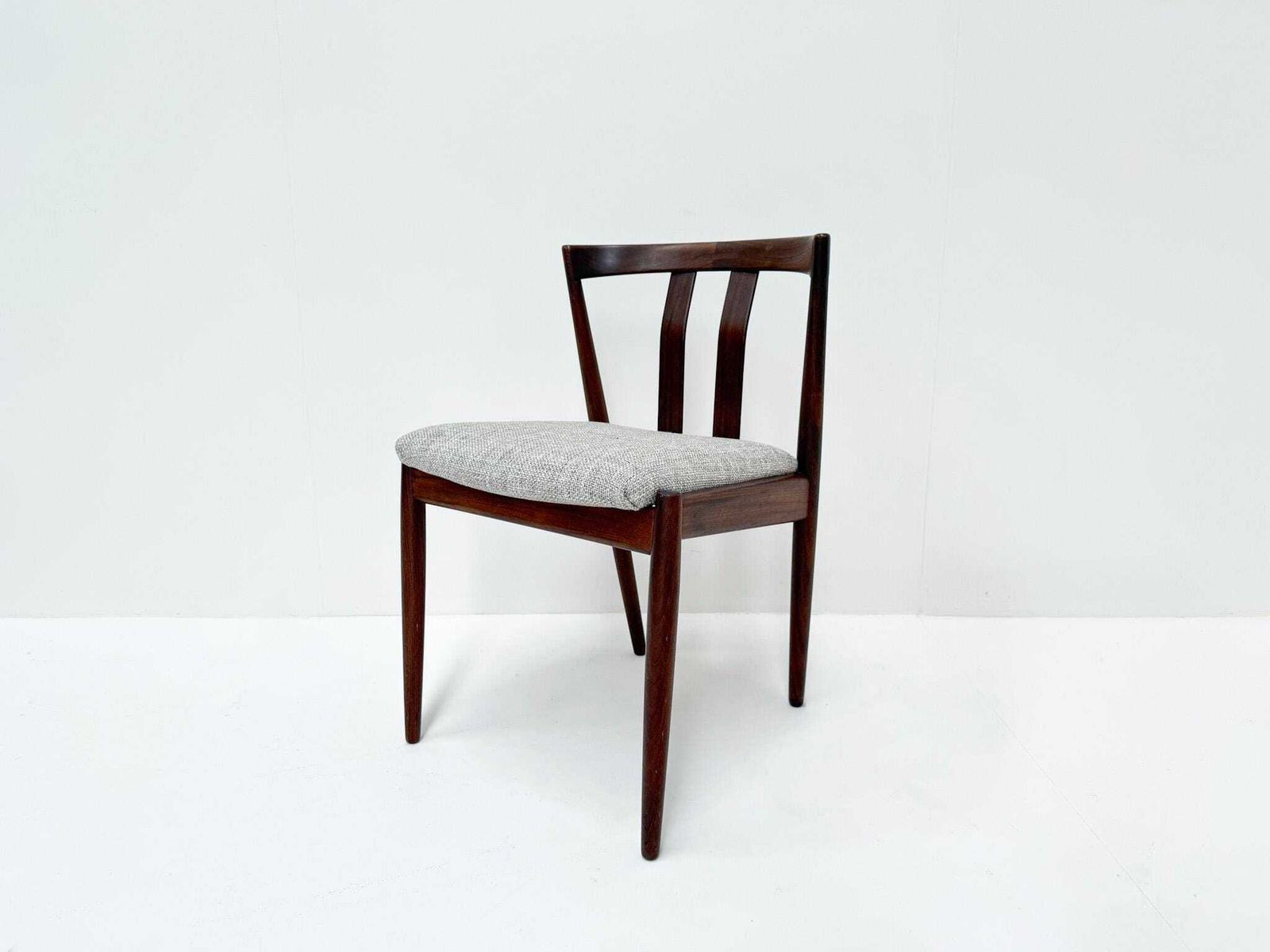 Set Of 6 Kai Kristiansen Dining Chairs In Teak – Newly Upholstered photo 3753.0
