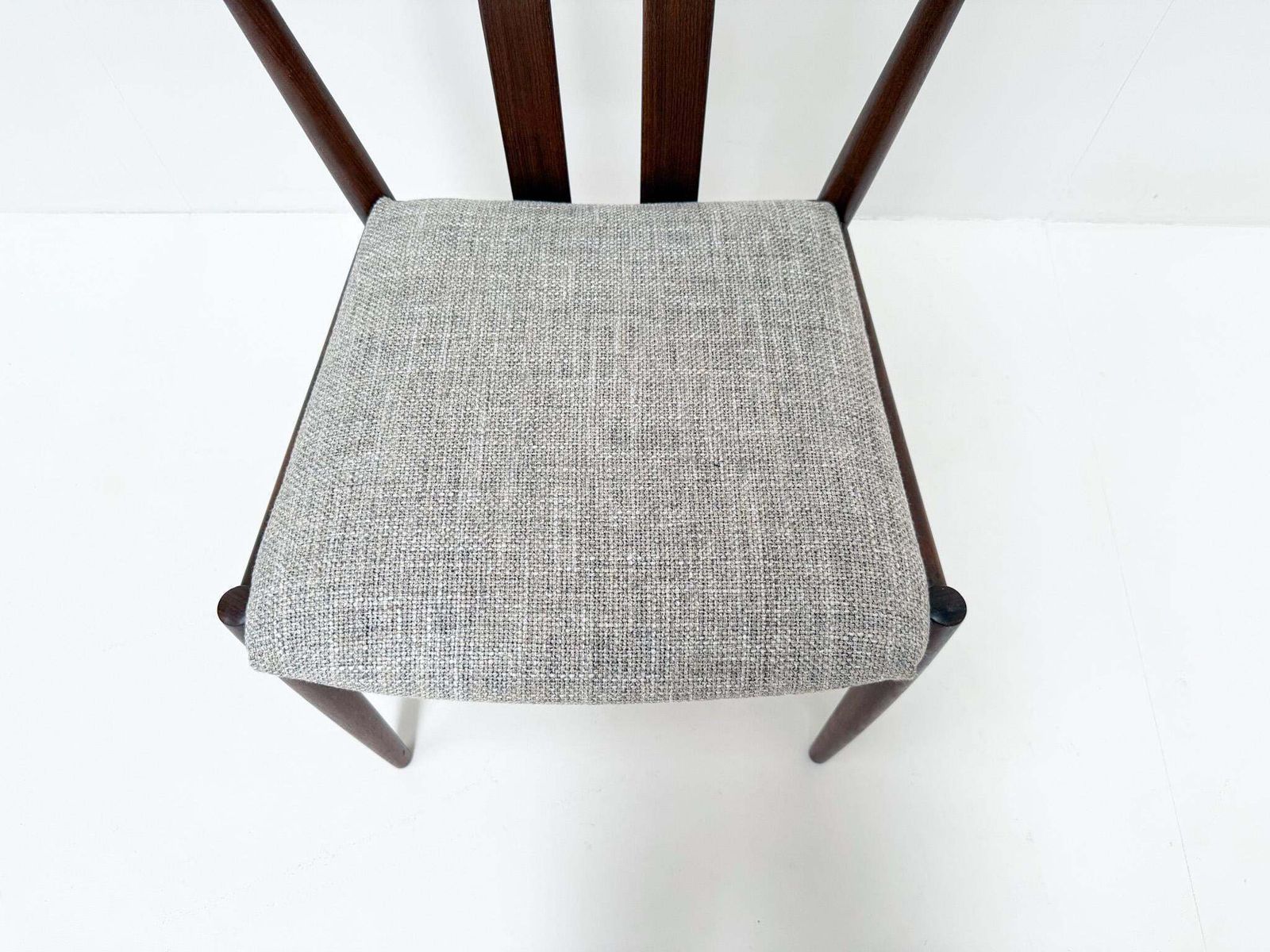 Set Of 6 Kai Kristiansen Dining Chairs In Teak – Newly Upholstered photo vinterior