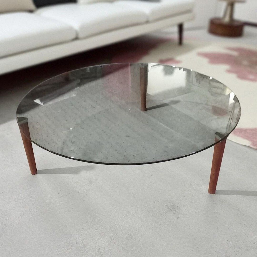 photo furniture Glass Topped Minimalist Style Coffee Table With Teak Legs