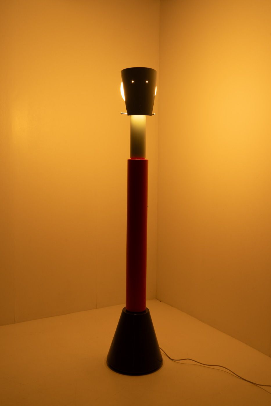 Alessandro Mendini, Milo Floorlamp – Italy 1980s Chf 8,000.00 photo vinterior