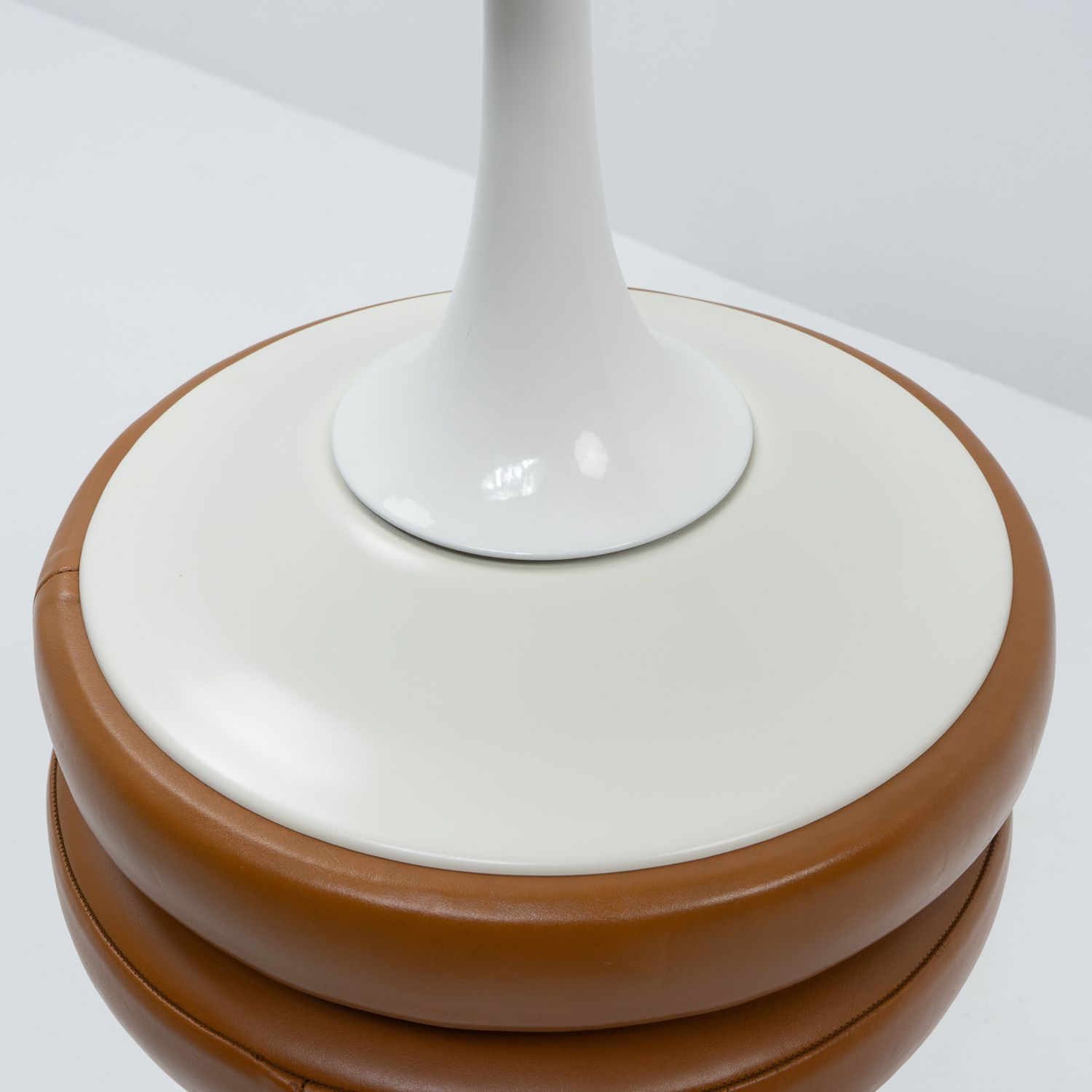 photo vinterior Tulip Stools By Saarinen/Knoll For The Rolex Geneva Hq, Set Of 2