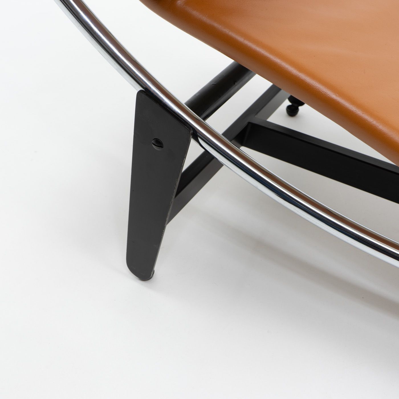 photo vinterior Charlotte Perriand, Le Corbusier    Chaise Longue 2072 / B306 (Lc4) By Wohnbedarf, 1950s