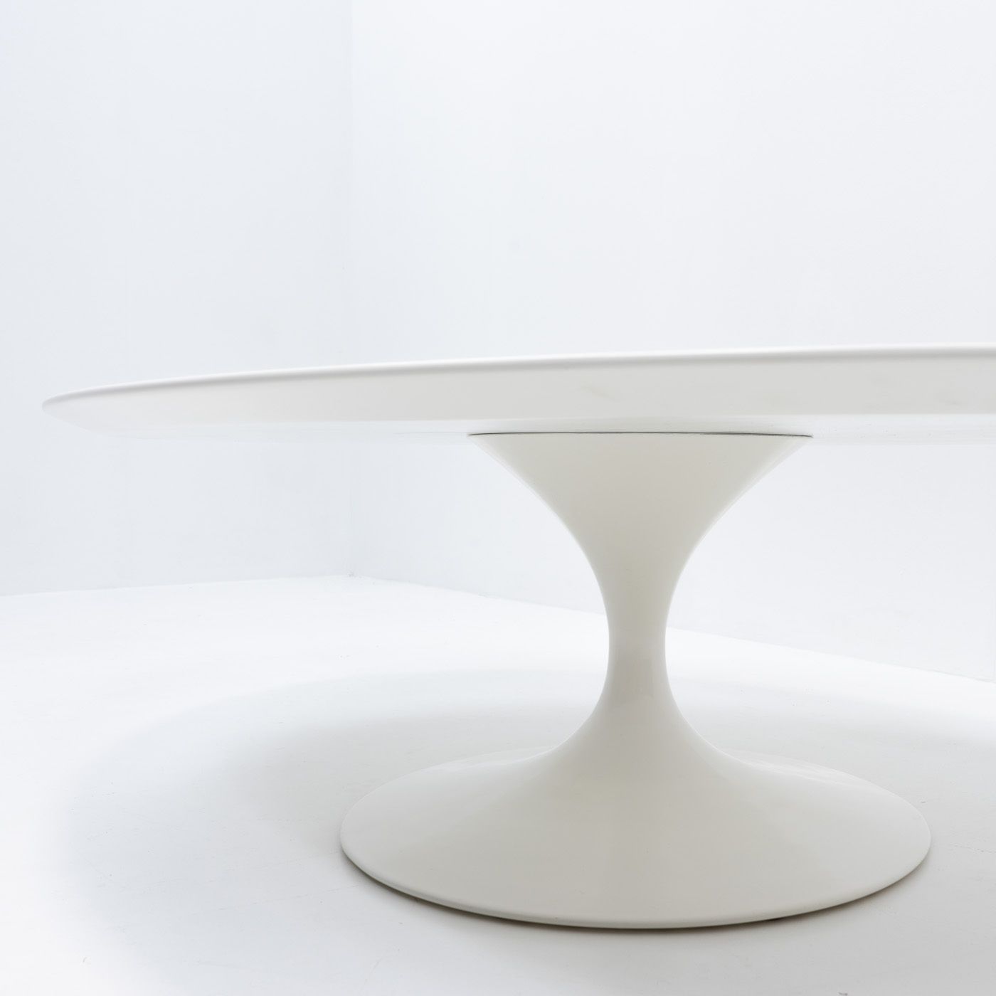Saarinen Oval Coffee Table For Knoll International, 1970s photo 2400.0